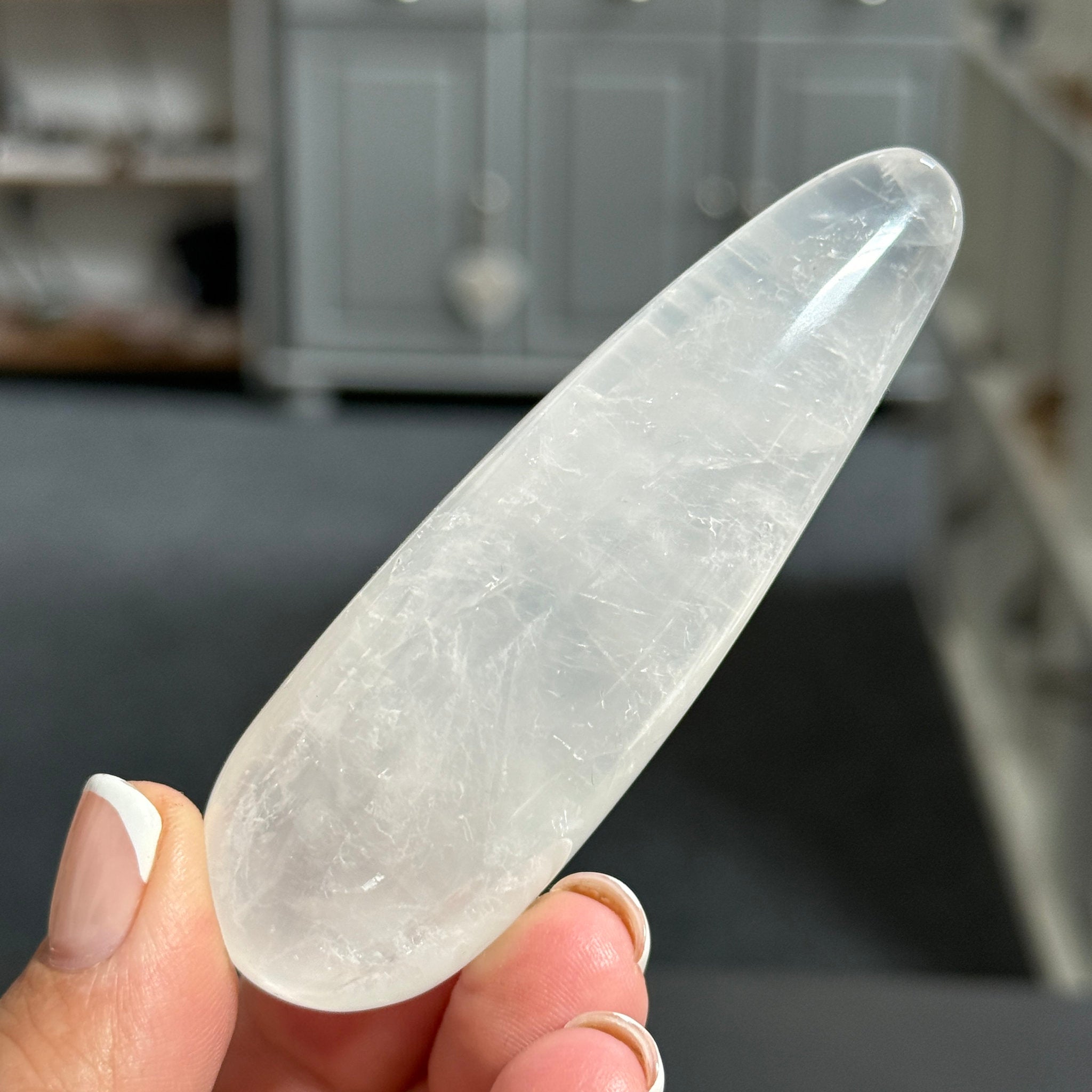 🌙 Girasol Quartz Wand – Madagascar