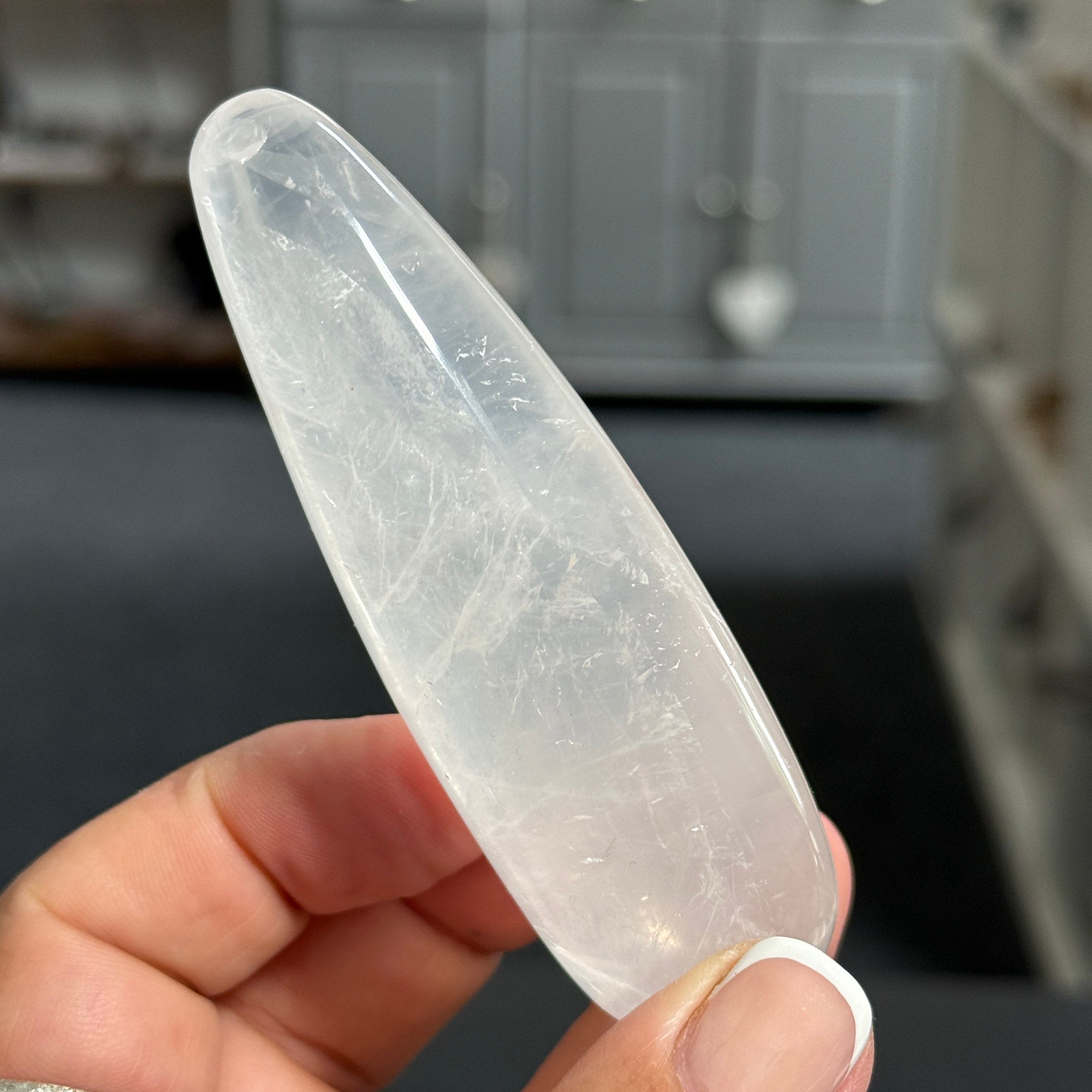 🌙 Girasol Quartz Wand – Madagascar