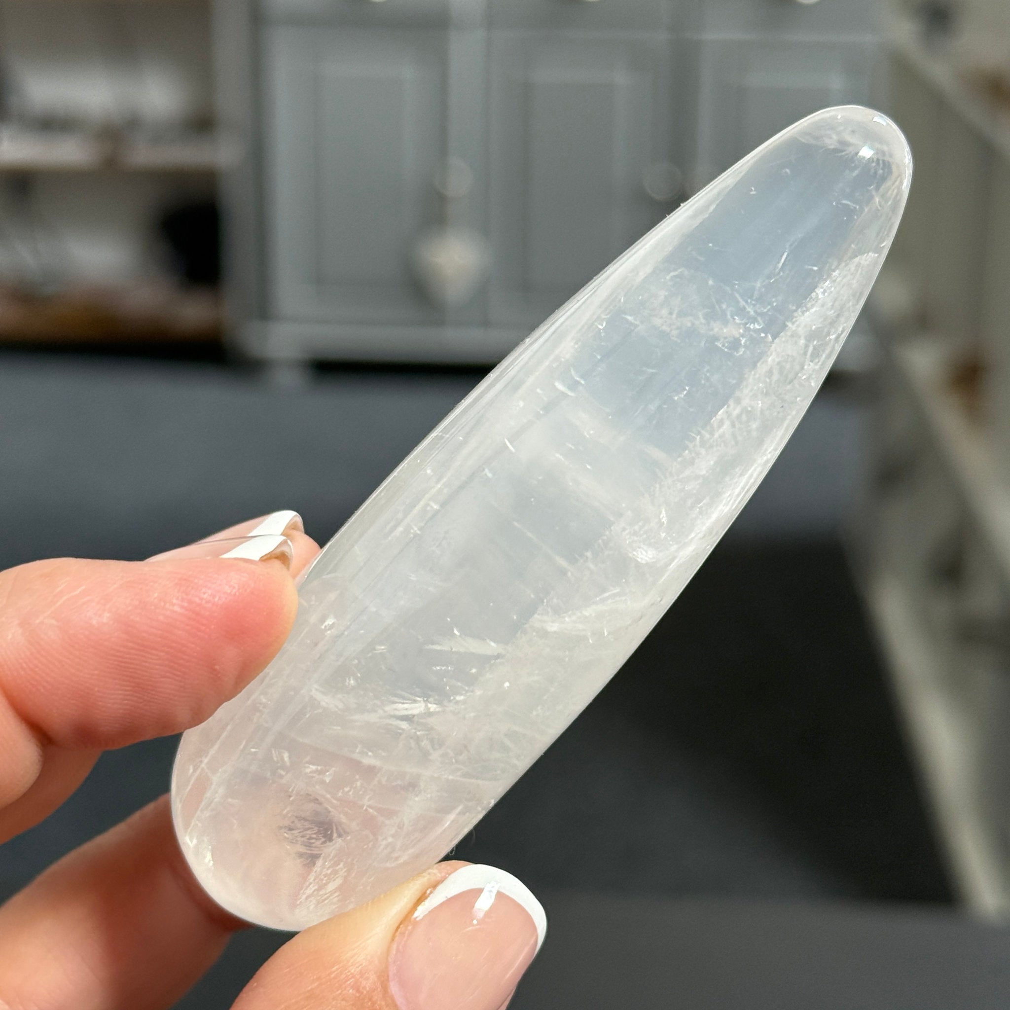 🌙 Girasol Quartz Wand – Madagascar