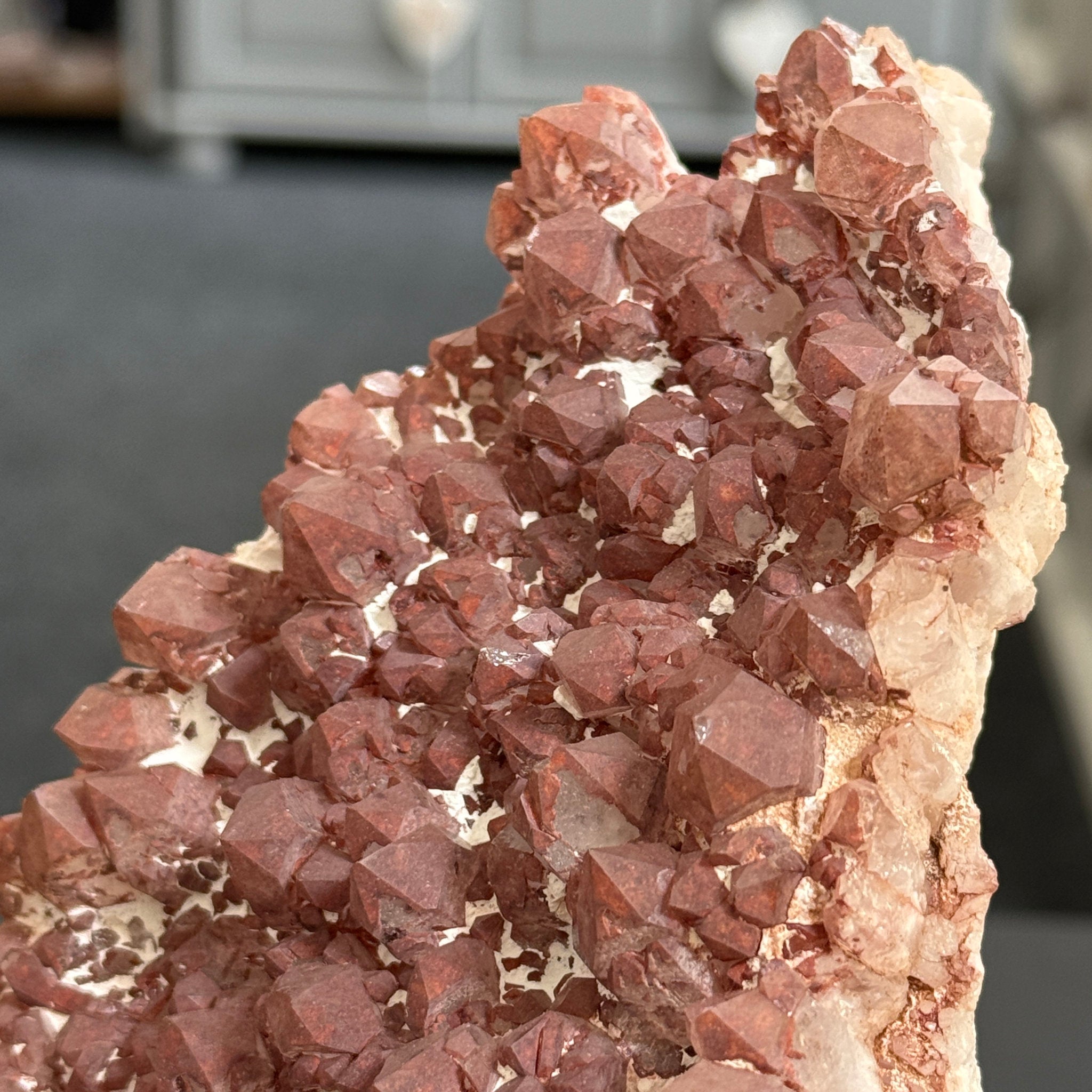 ❤️ Red Hematite Covered Quartz Bed – Madagascar