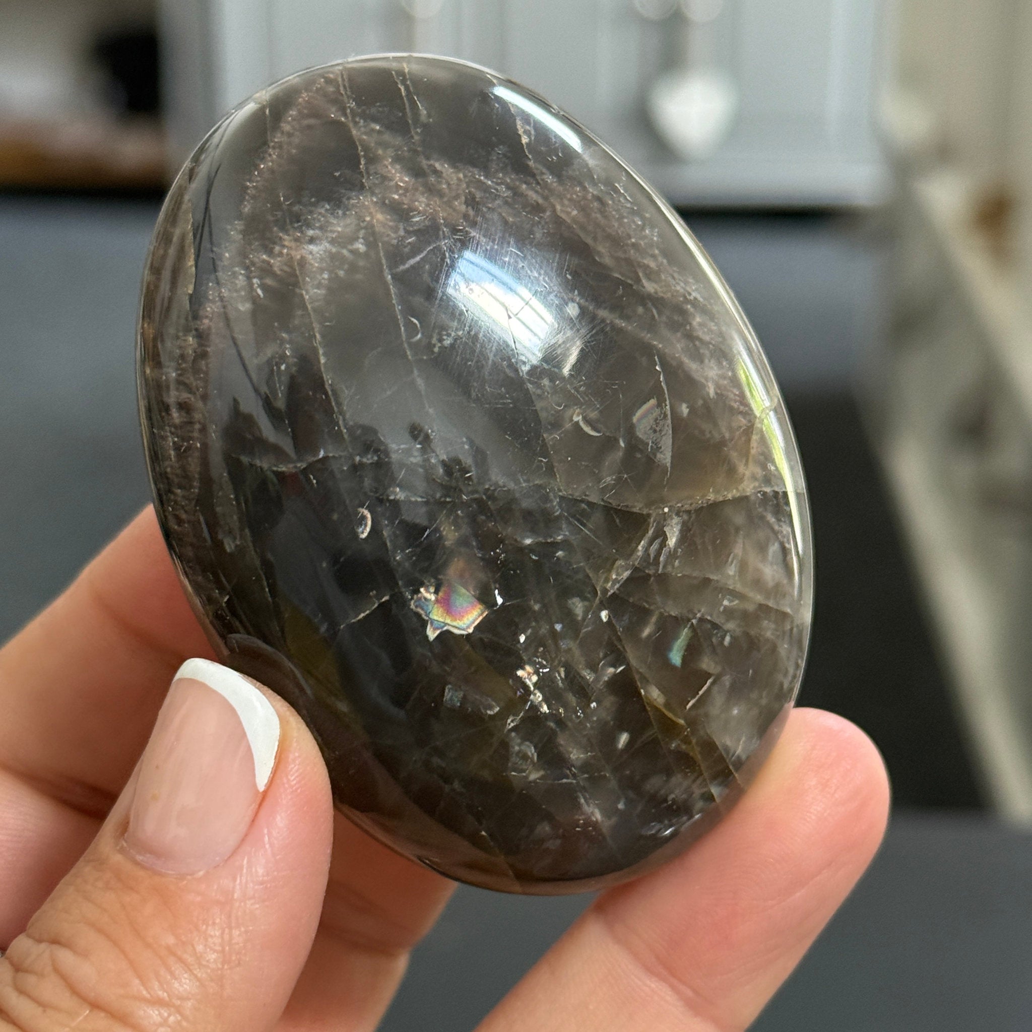 🌑 Black Moonstone Palmstone – Madagascar