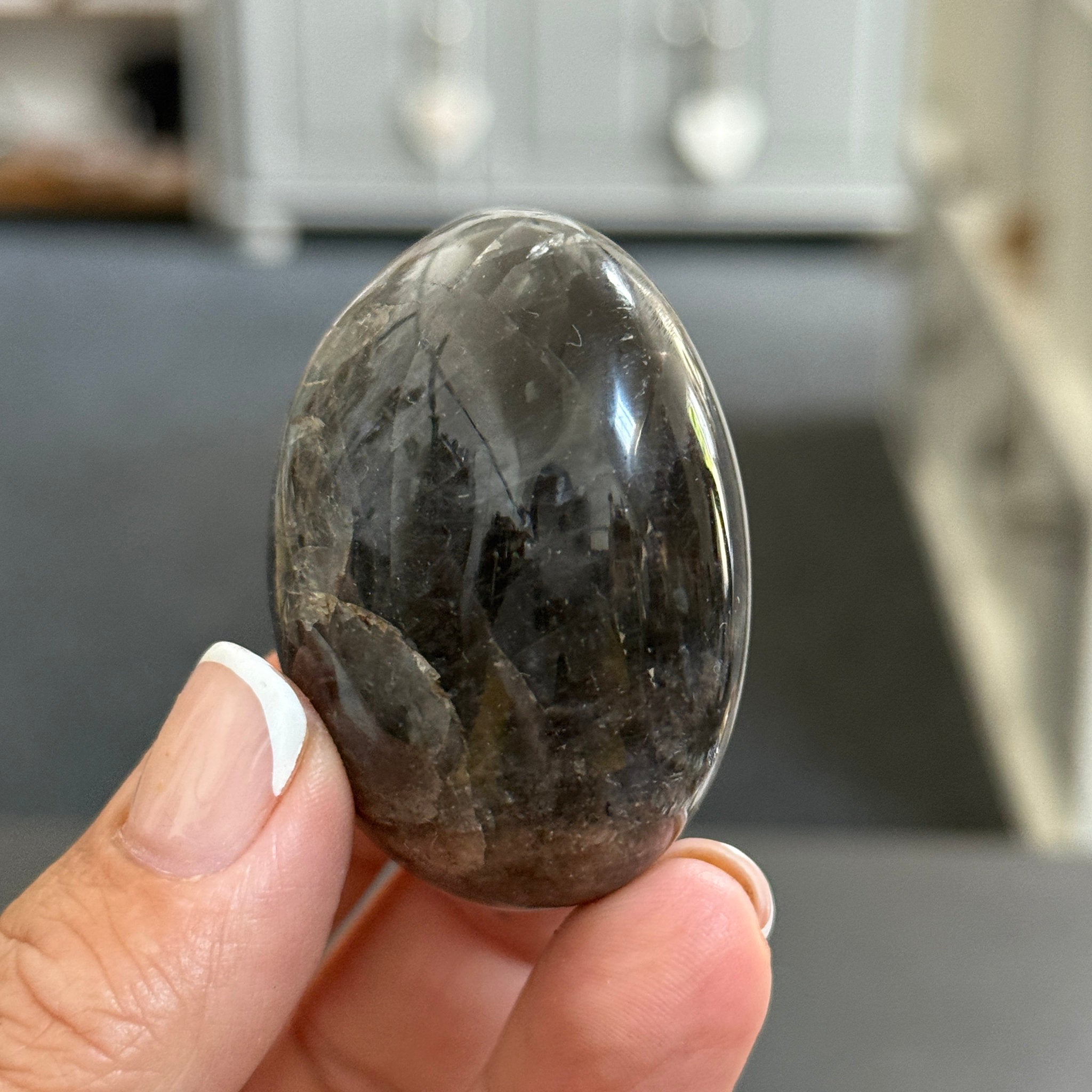 🌑 Black Moonstone Palmstone – Madagascar