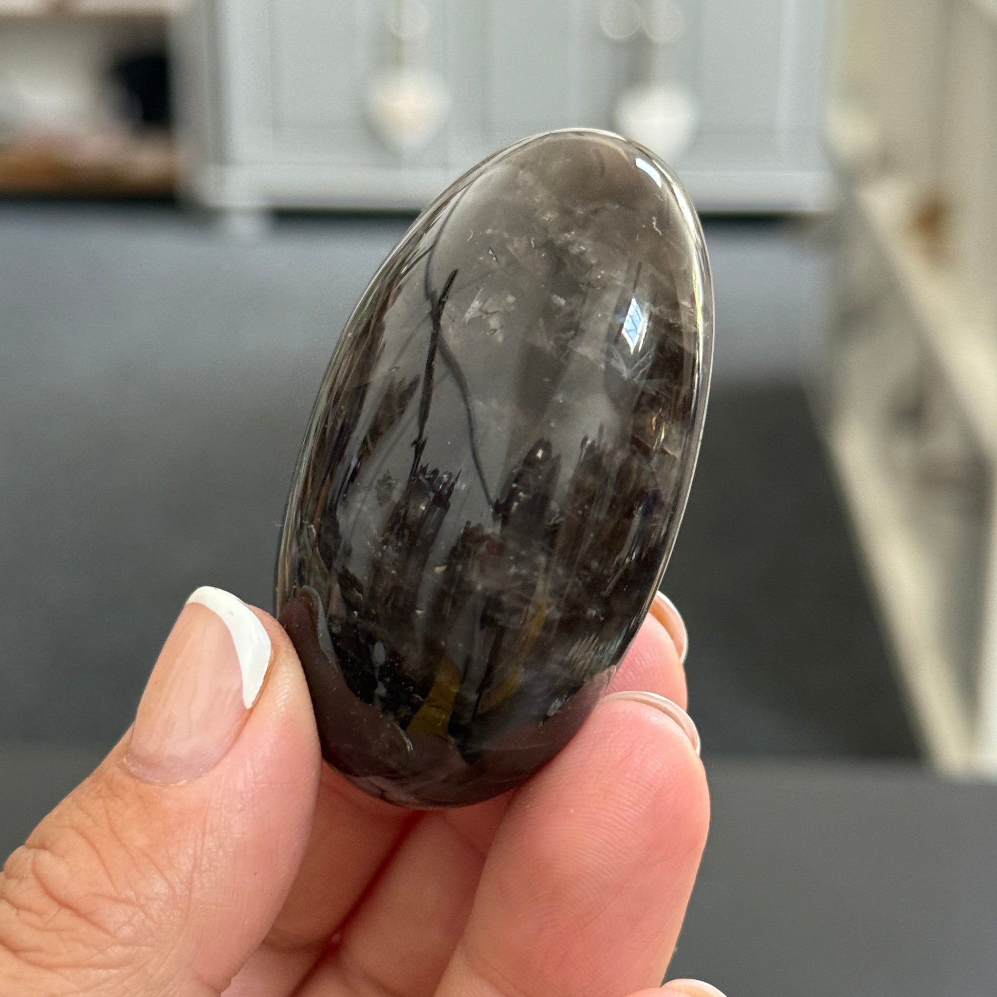 🌑 Black Moonstone Palmstone – Madagascar