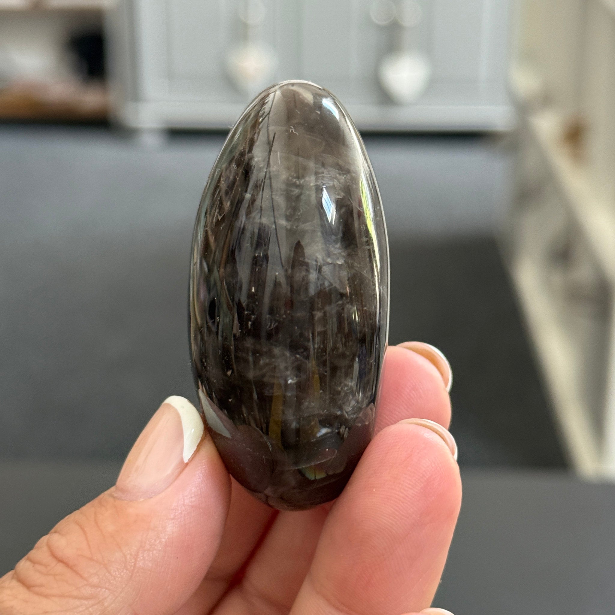 🌑 Black Moonstone Palmstone – Madagascar