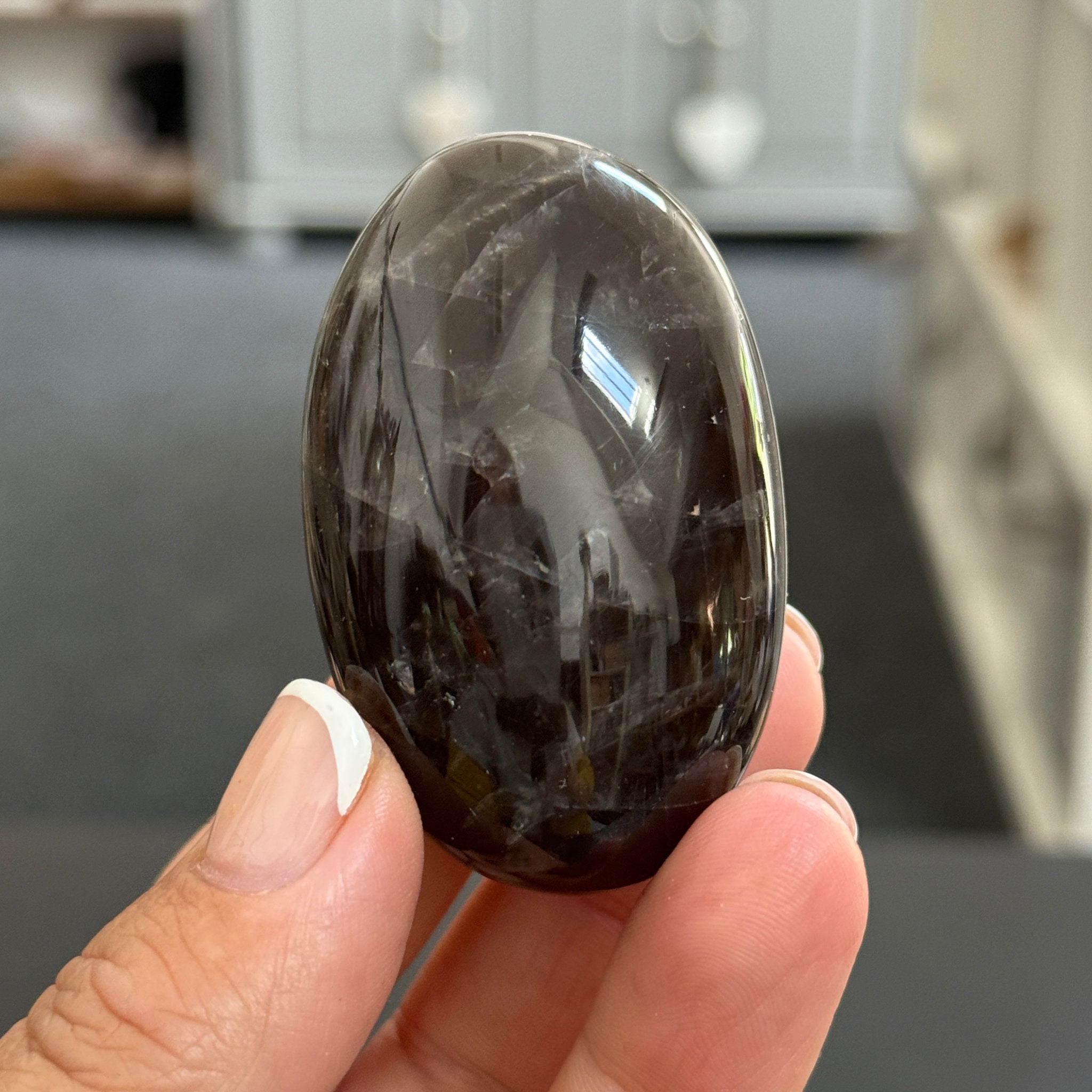 🌑 Black Moonstone Palmstone – Madagascar