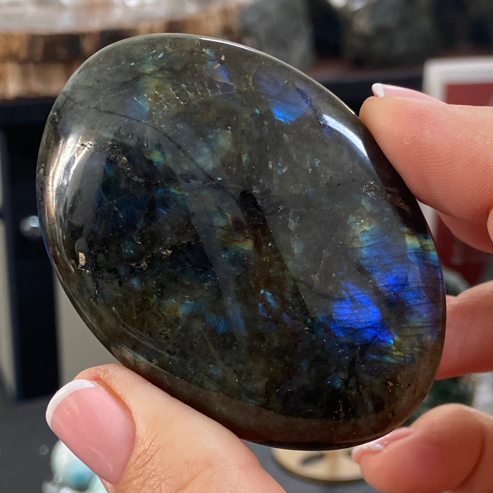 Labradorite Palmstone - Madagascar