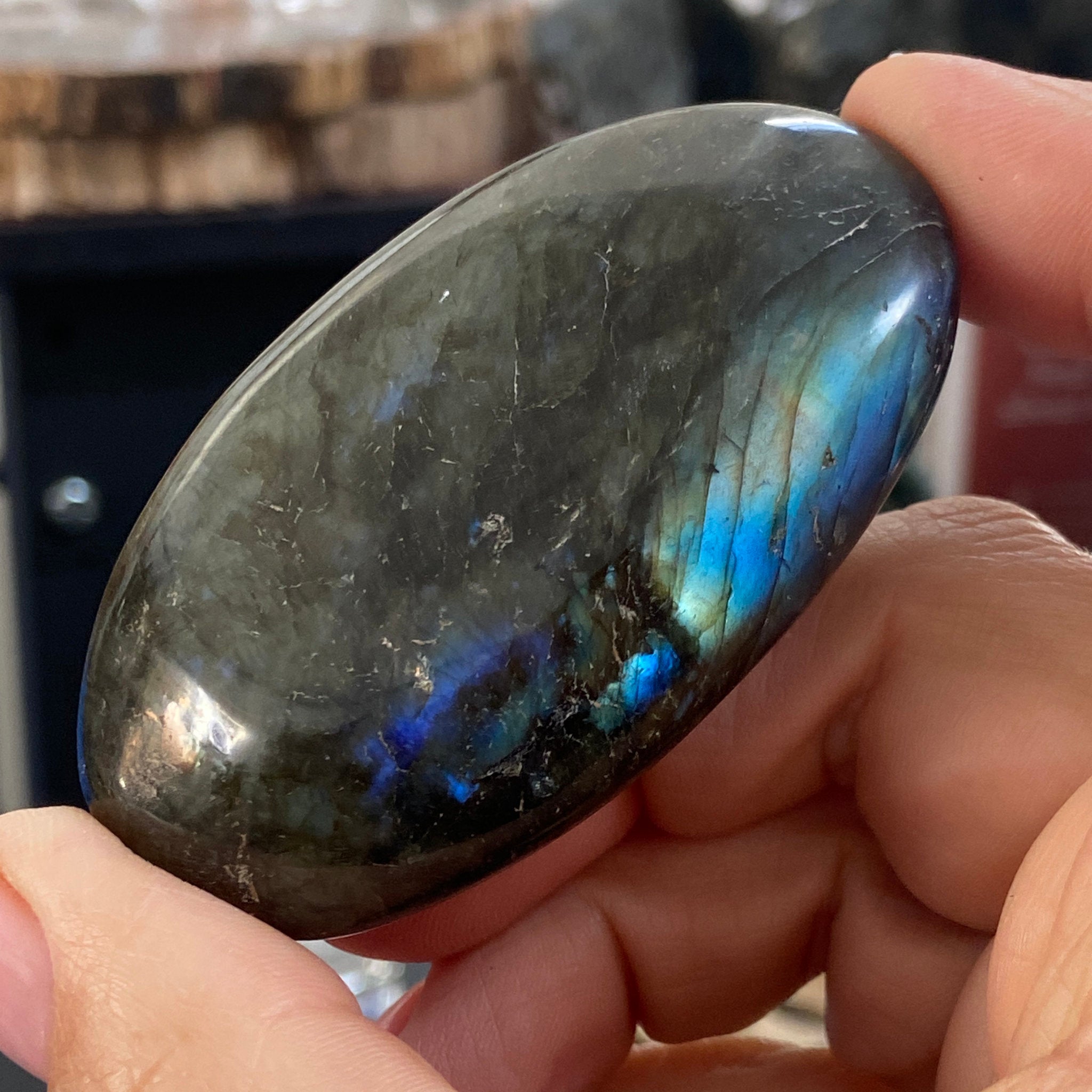 Labradorite Palmstone - Madagascar