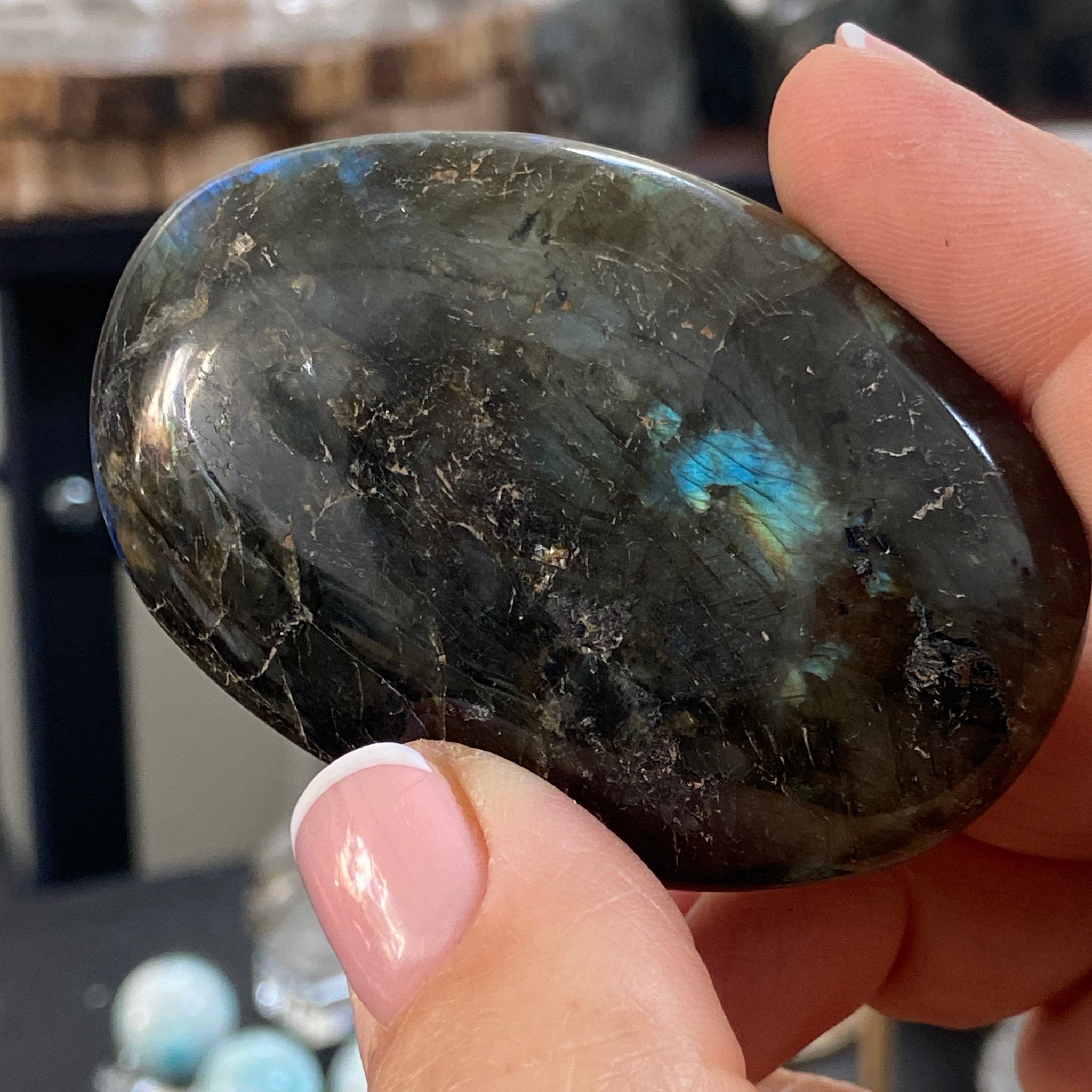 Labradorite Palmstone - Madagascar