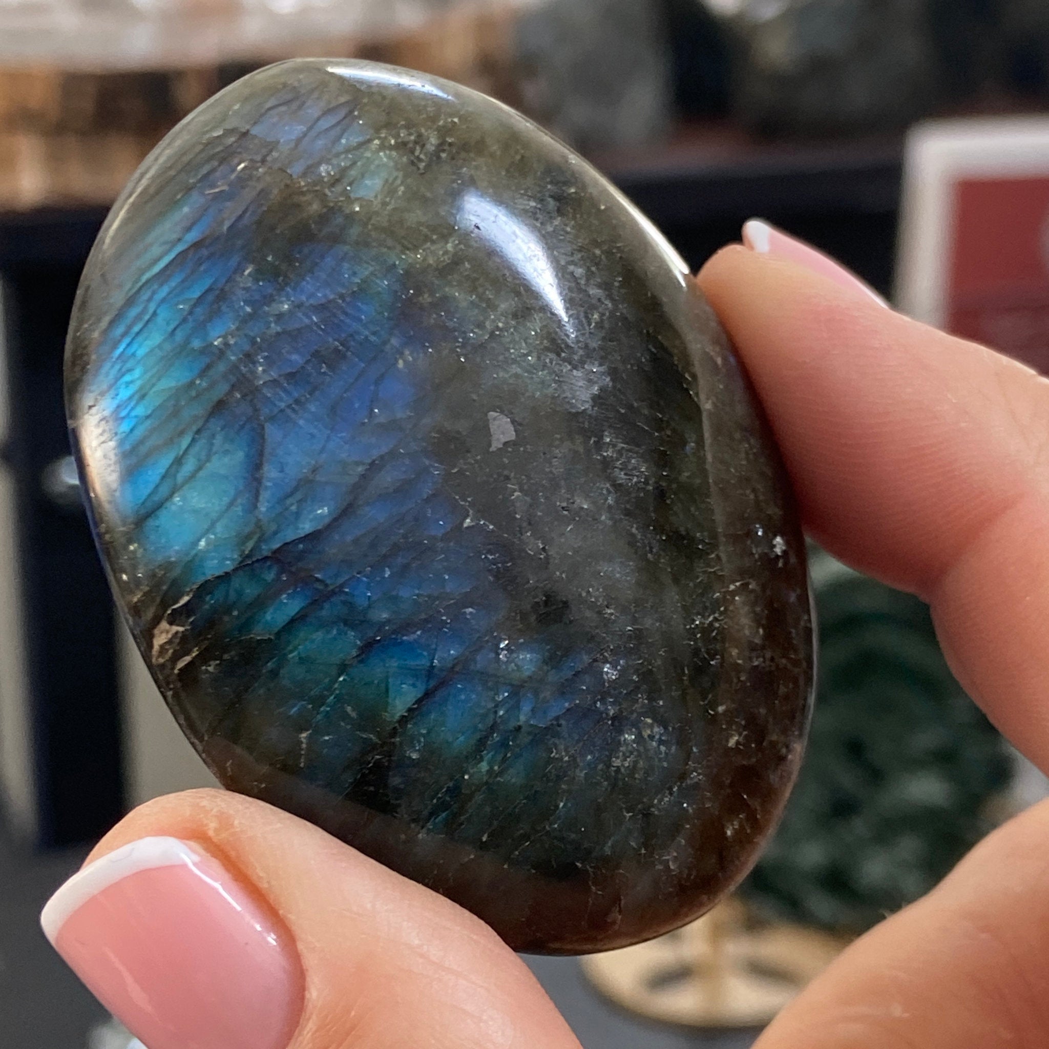 Labradorite Palmstone - Madagascar