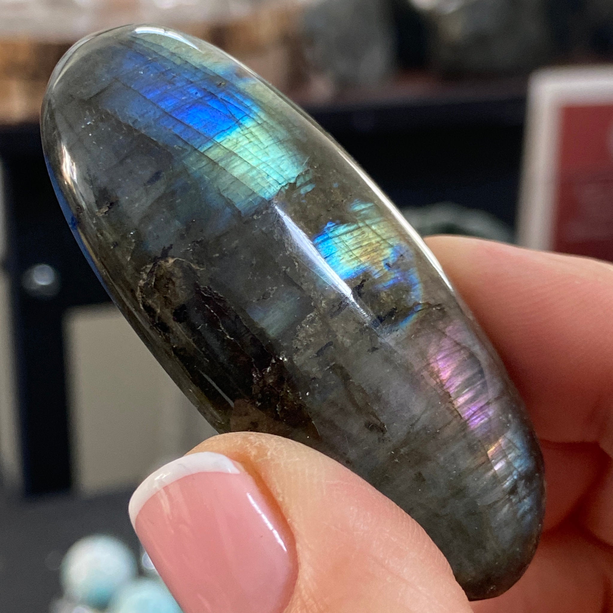 Labradorite Palmstone - Madagascar