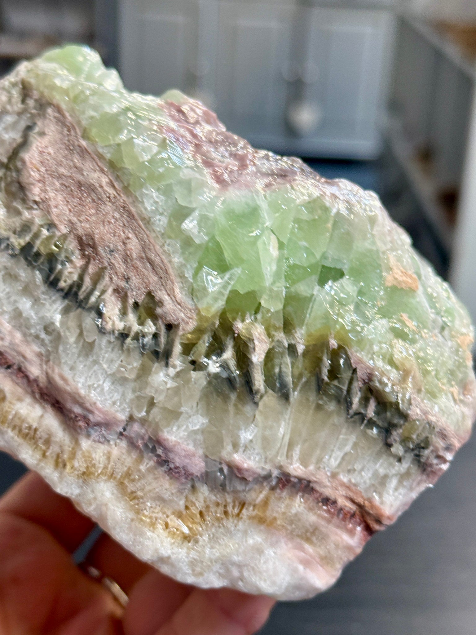 💚 Natural Green Calcite – Morocco