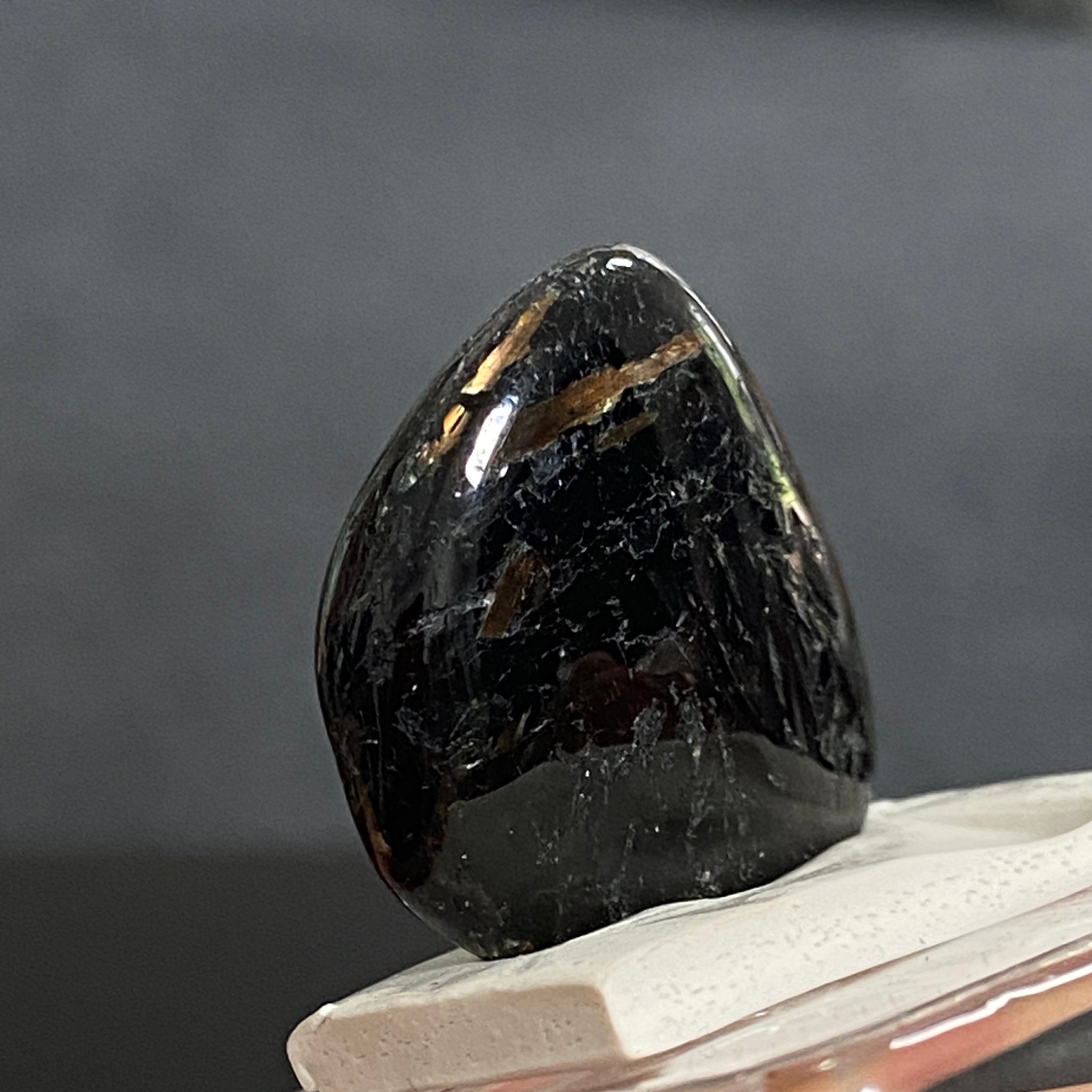 AAA Nuummite – Greenland