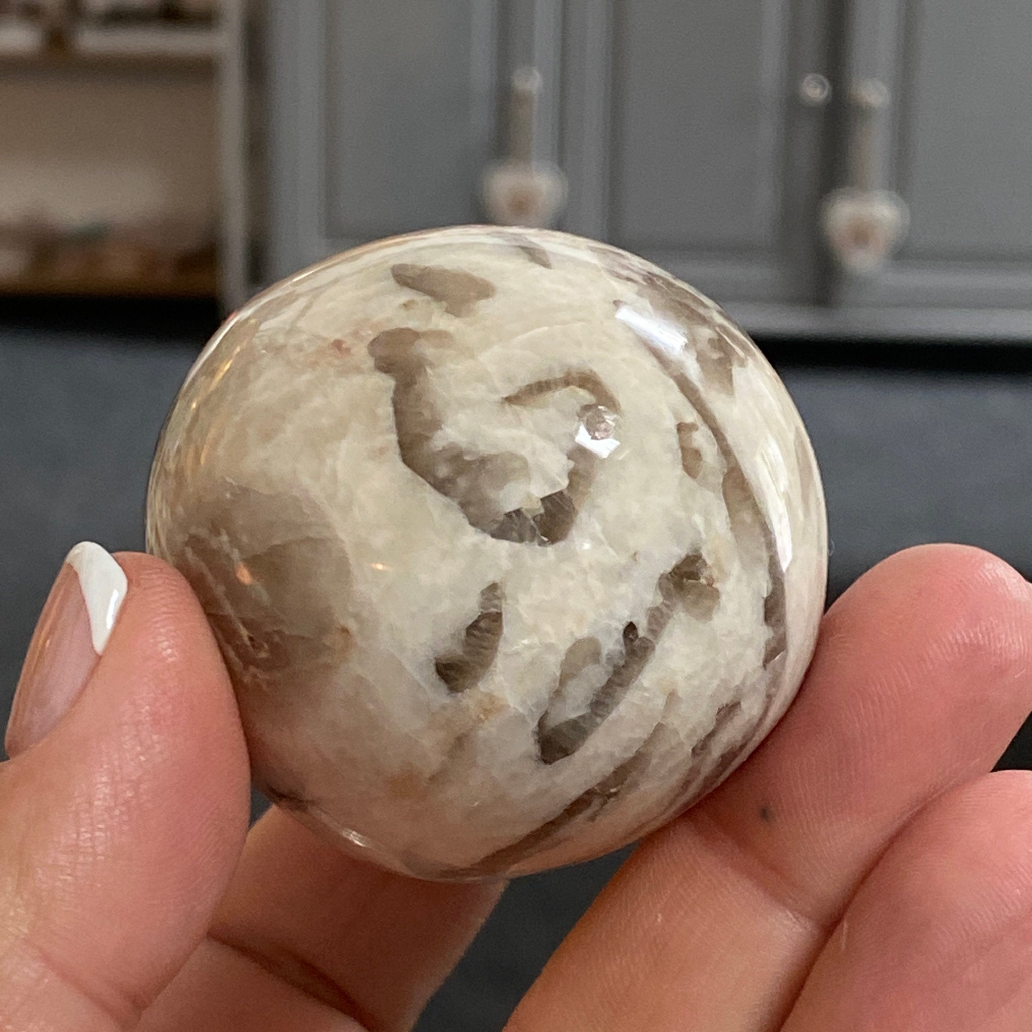 🥚 Graphic Feldspar Egg – Madagascar