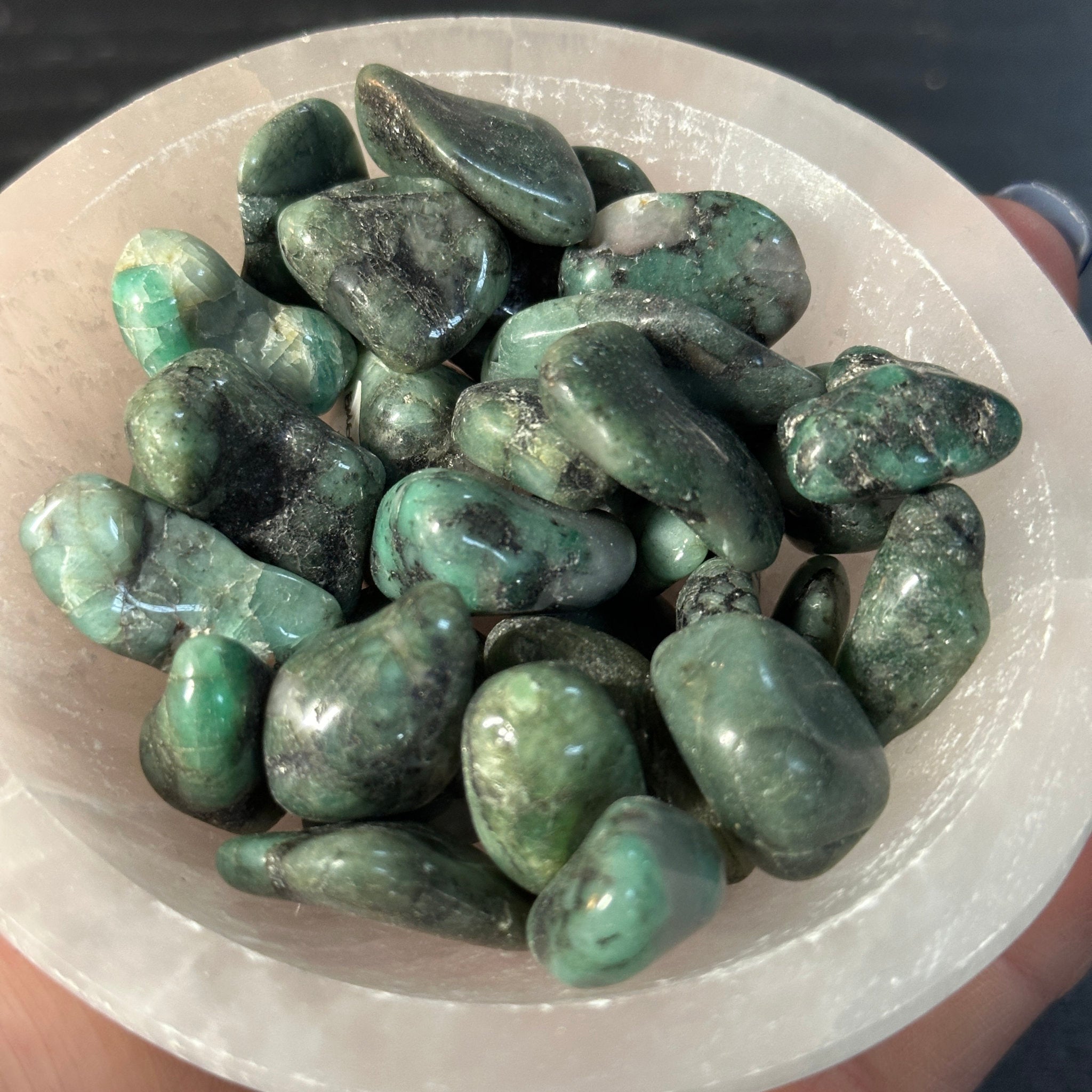 Emerald in matrix tumbled stones