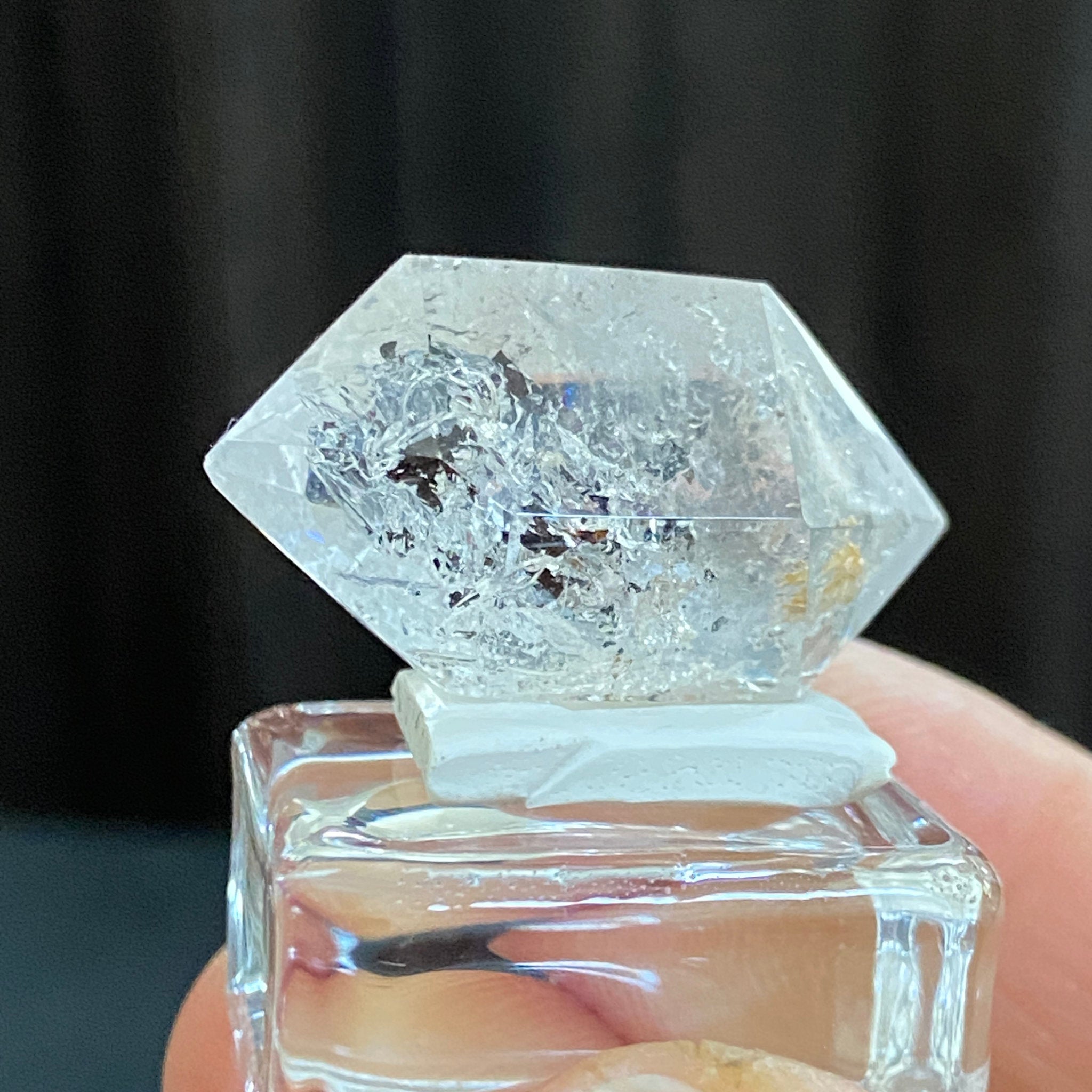 Enhydro Carbon Waterfall – Clear Quartz