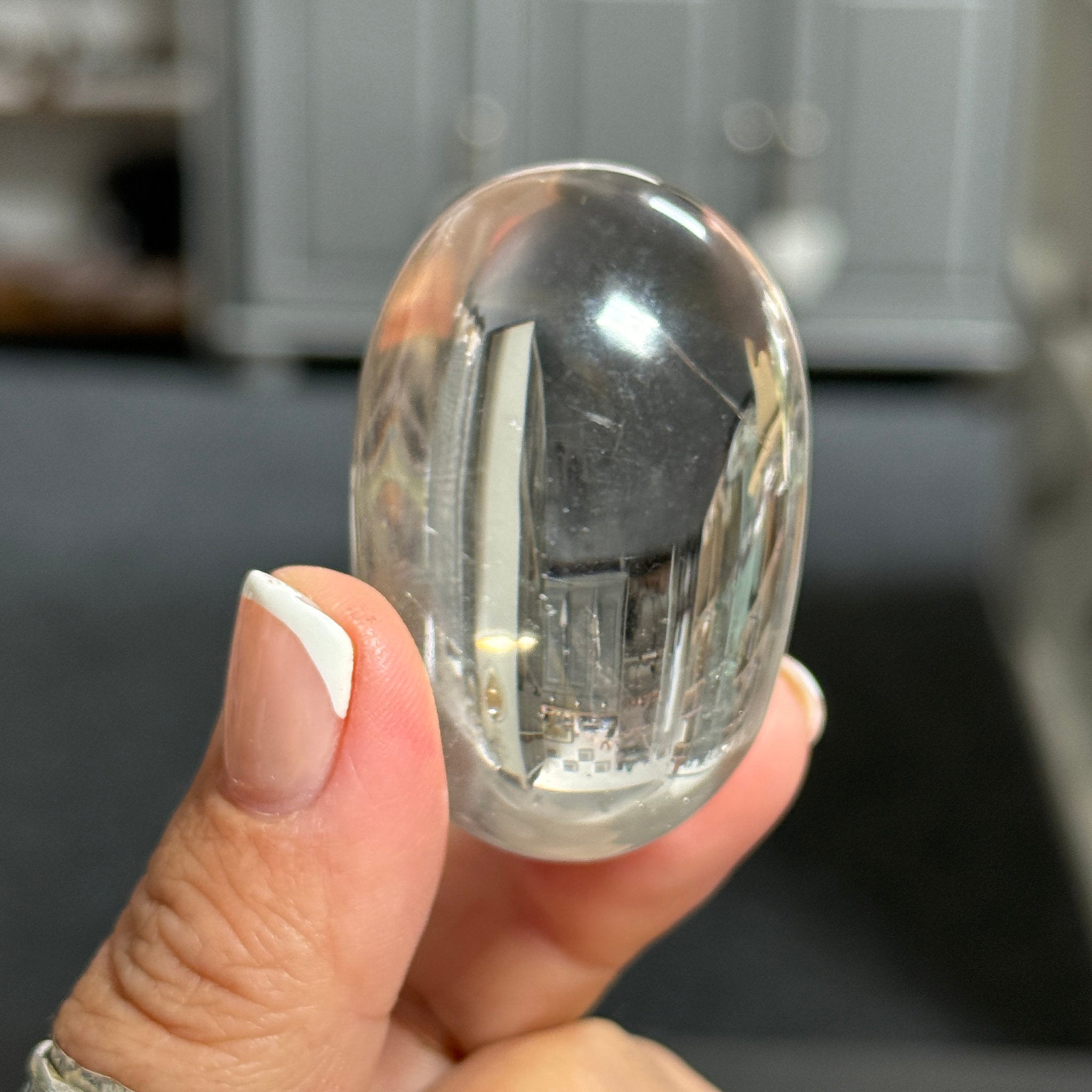 🤎 Pale Smoky Quartz Palmstone – Madagascar
