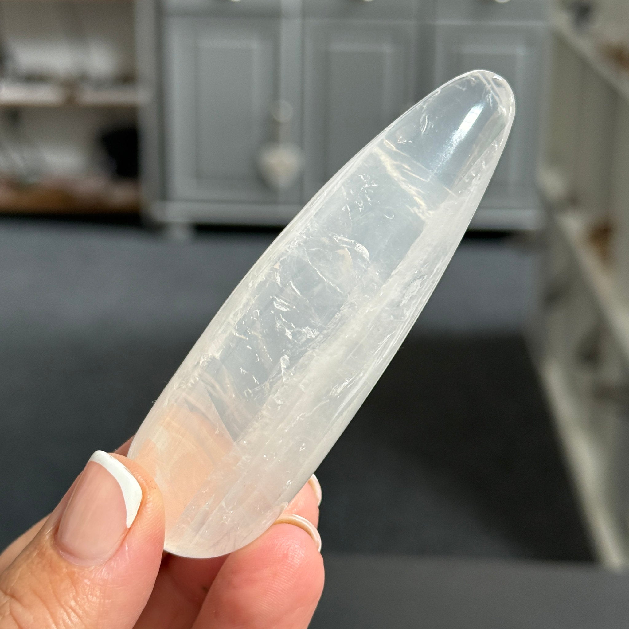 🌙 Girasol Quartz Wand – Madagascar