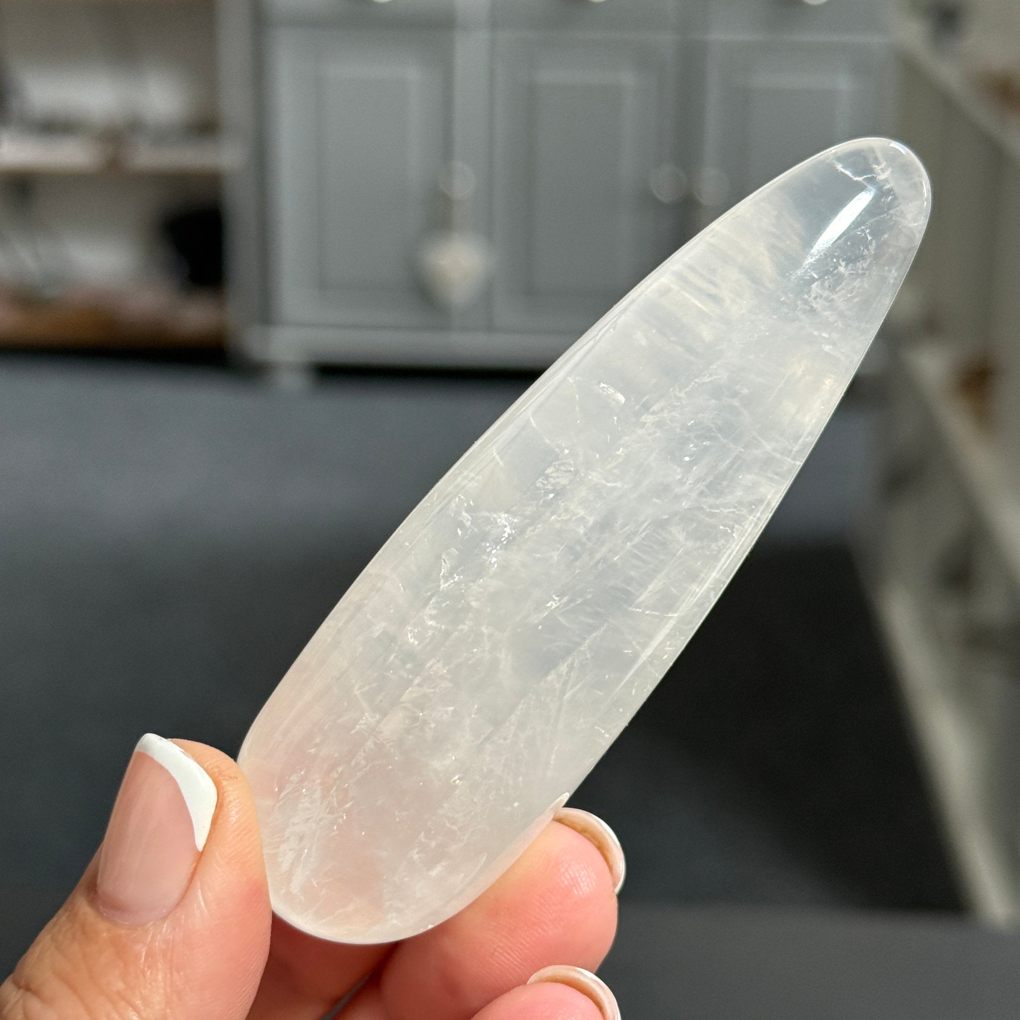 🌙 Girasol Quartz Wand – Madagascar