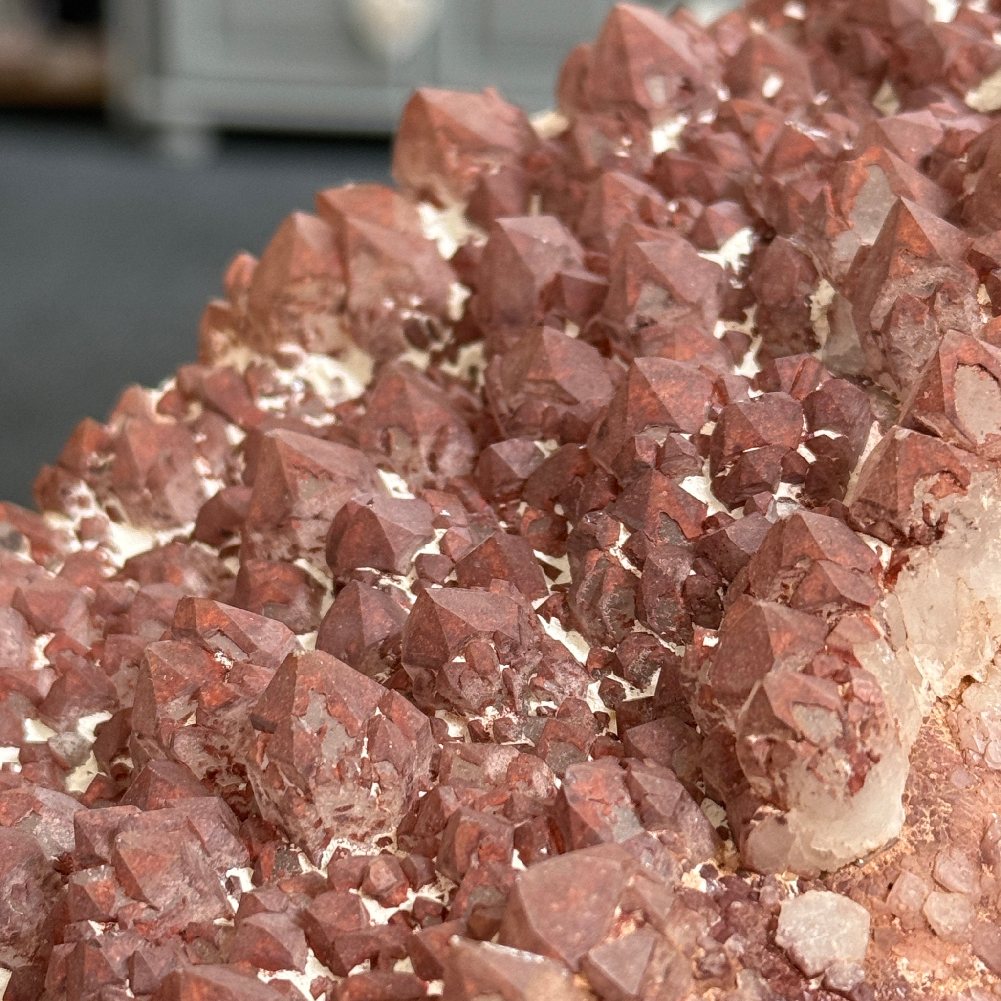 ❤️ Red Hematite Covered Quartz Bed – Madagascar