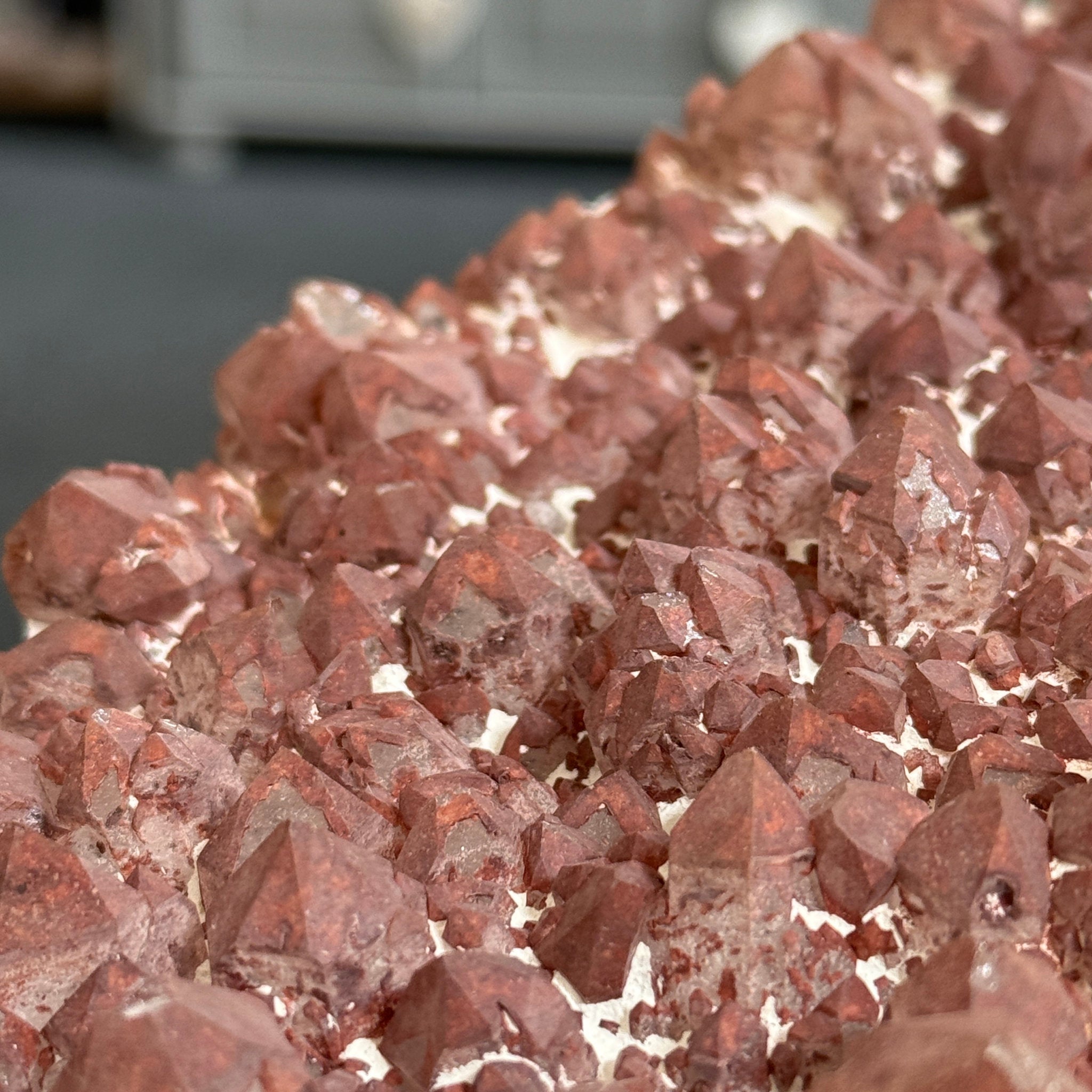 ❤️ Red Hematite Covered Quartz Bed – Madagascar