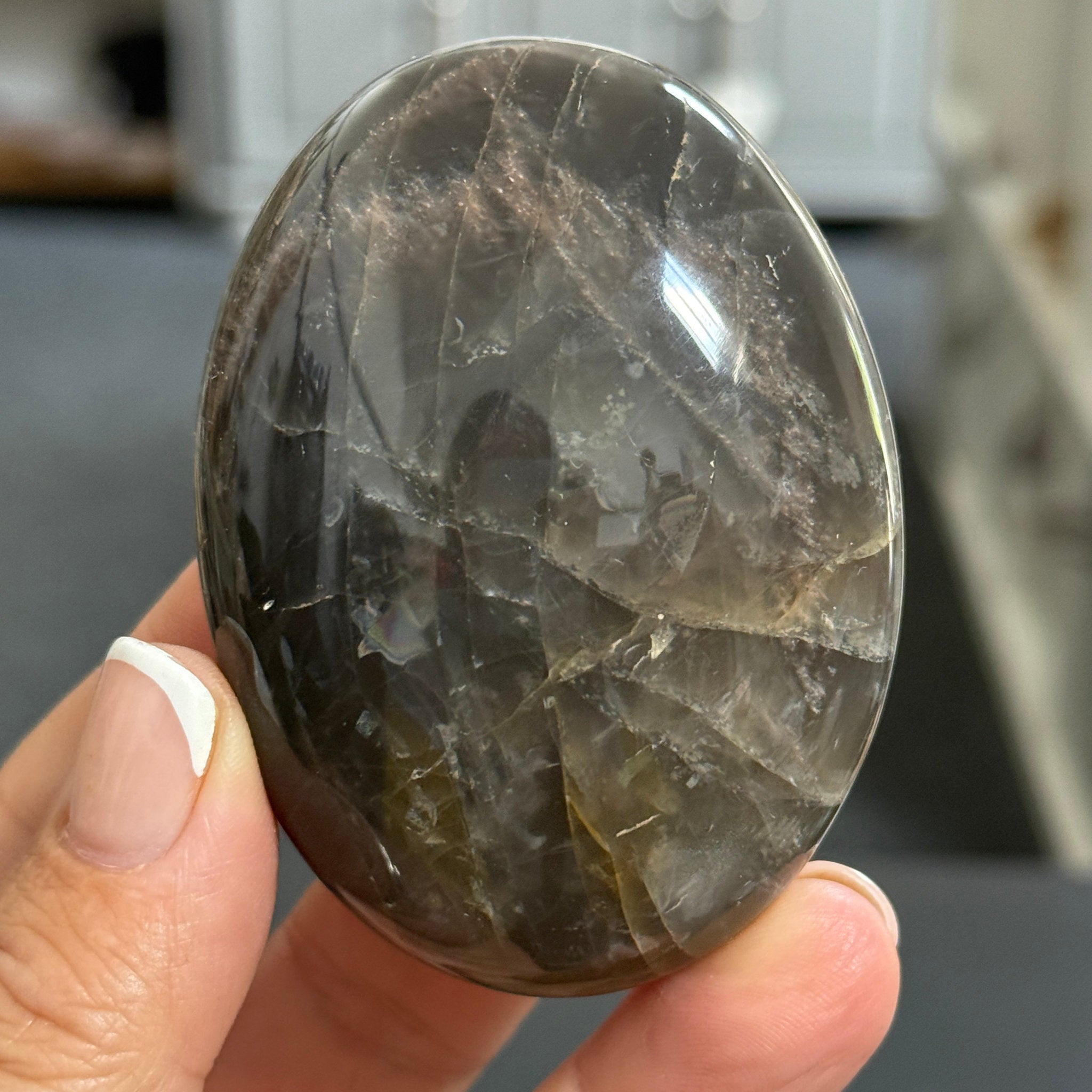 🌑 Black Moonstone Palmstone – Madagascar