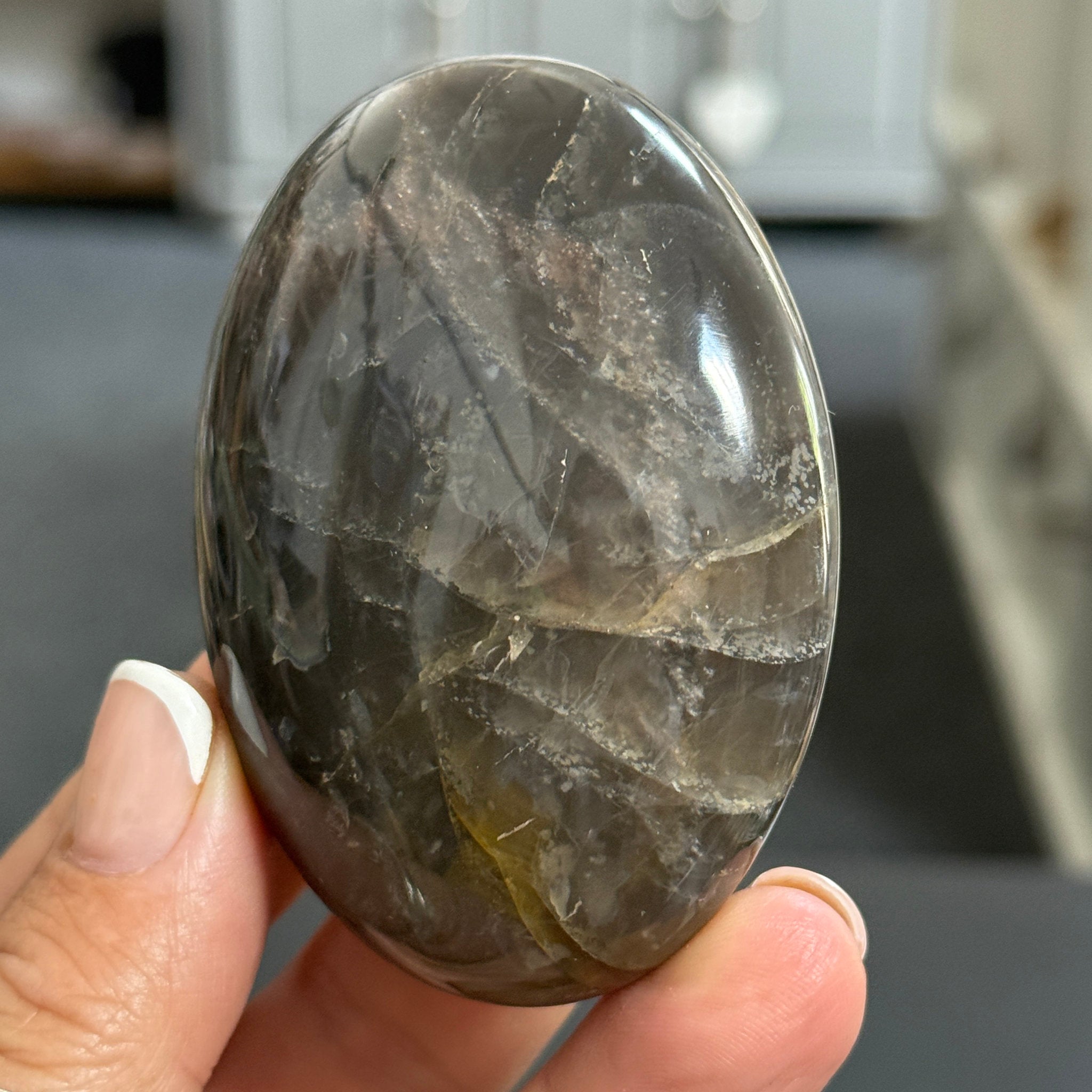 🌑 Black Moonstone Palmstone – Madagascar