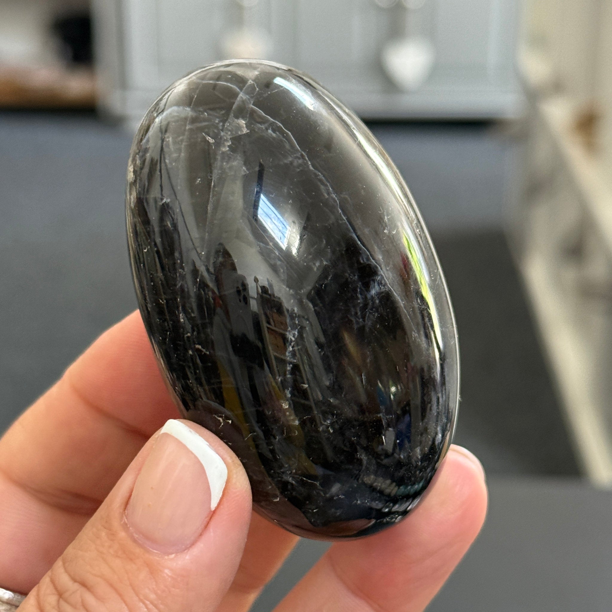 🌑 Black Moonstone Palmstone – Madagascar