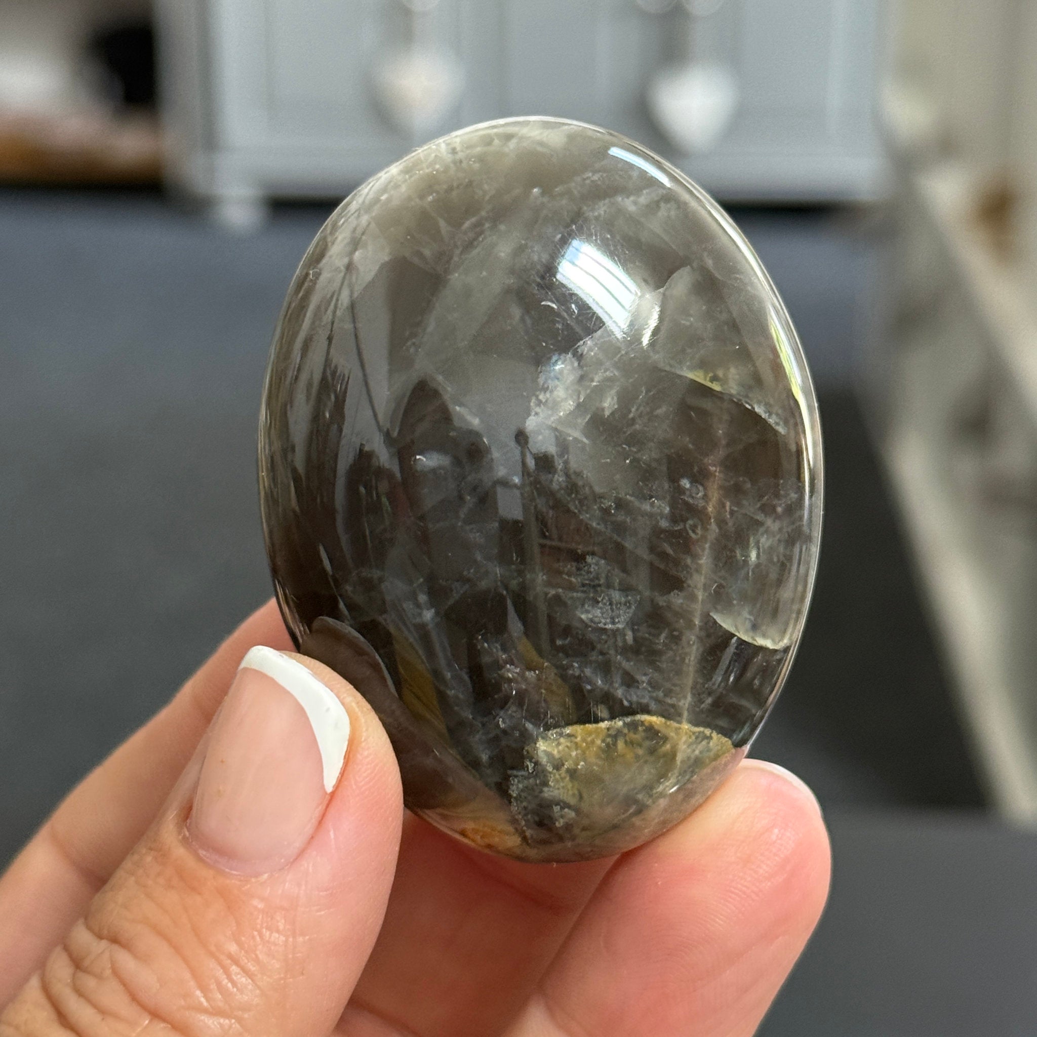 🌑 Black Moonstone Palmstone – Madagascar