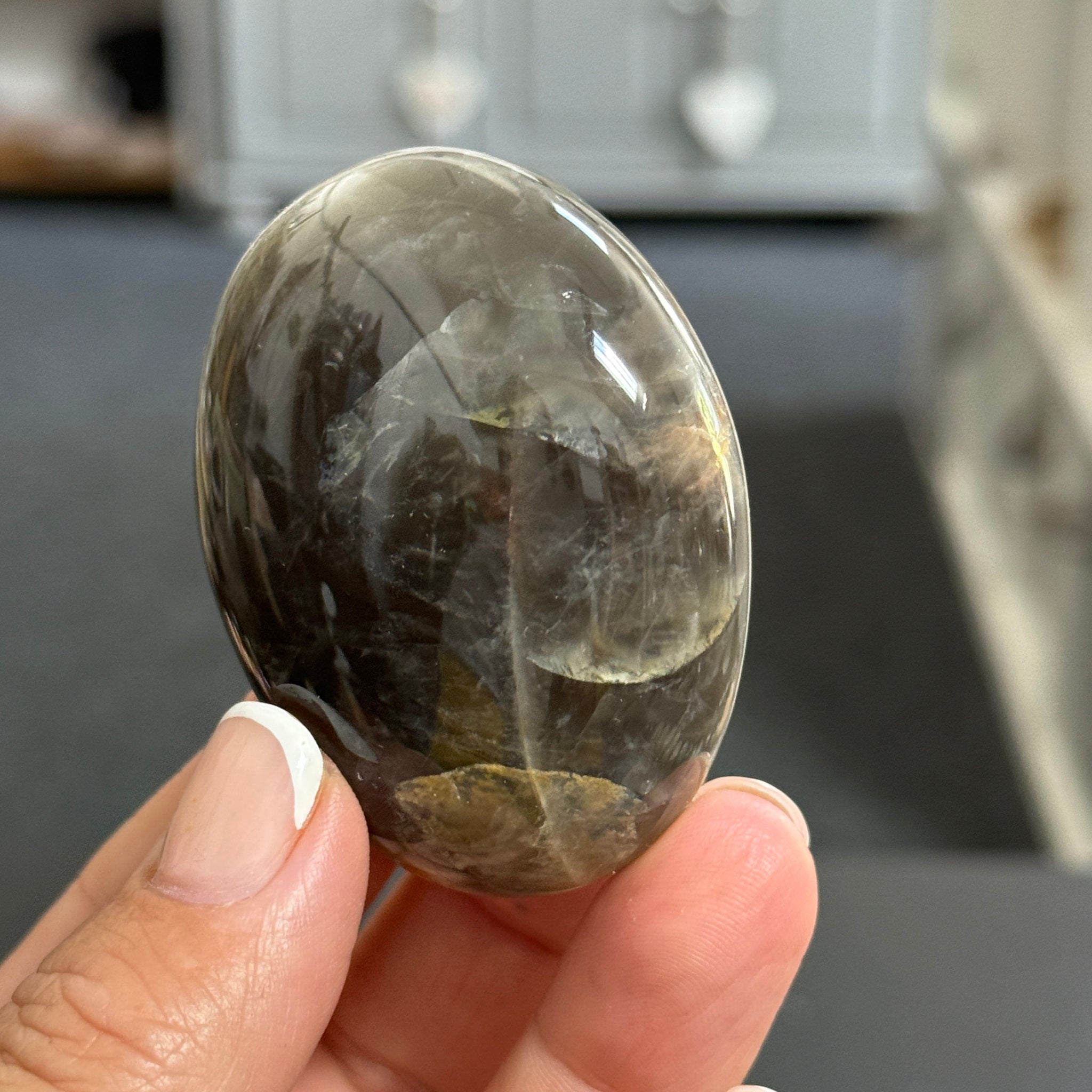 🌑 Black Moonstone Palmstone – Madagascar