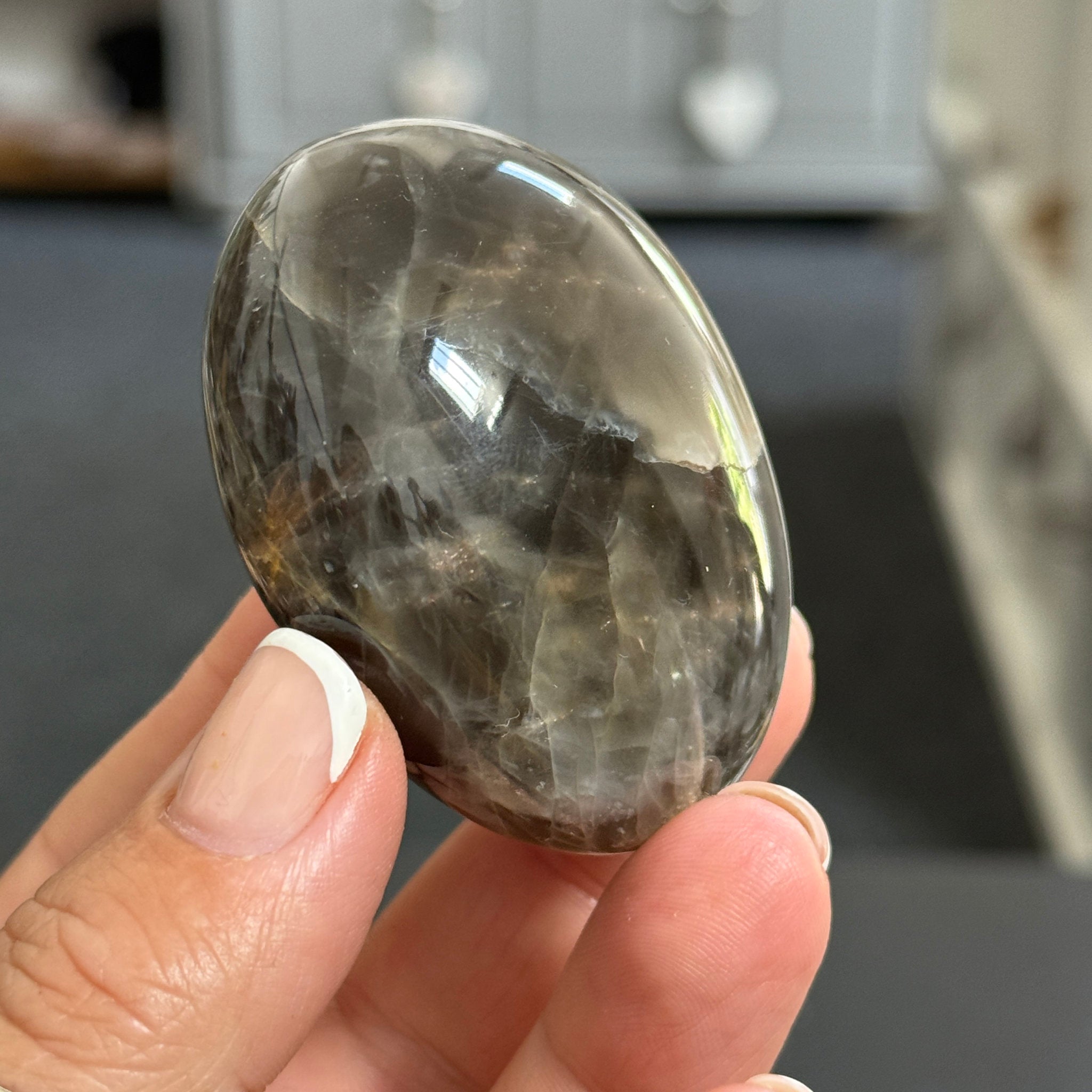 🌑 Black Moonstone Palmstone – Madagascar