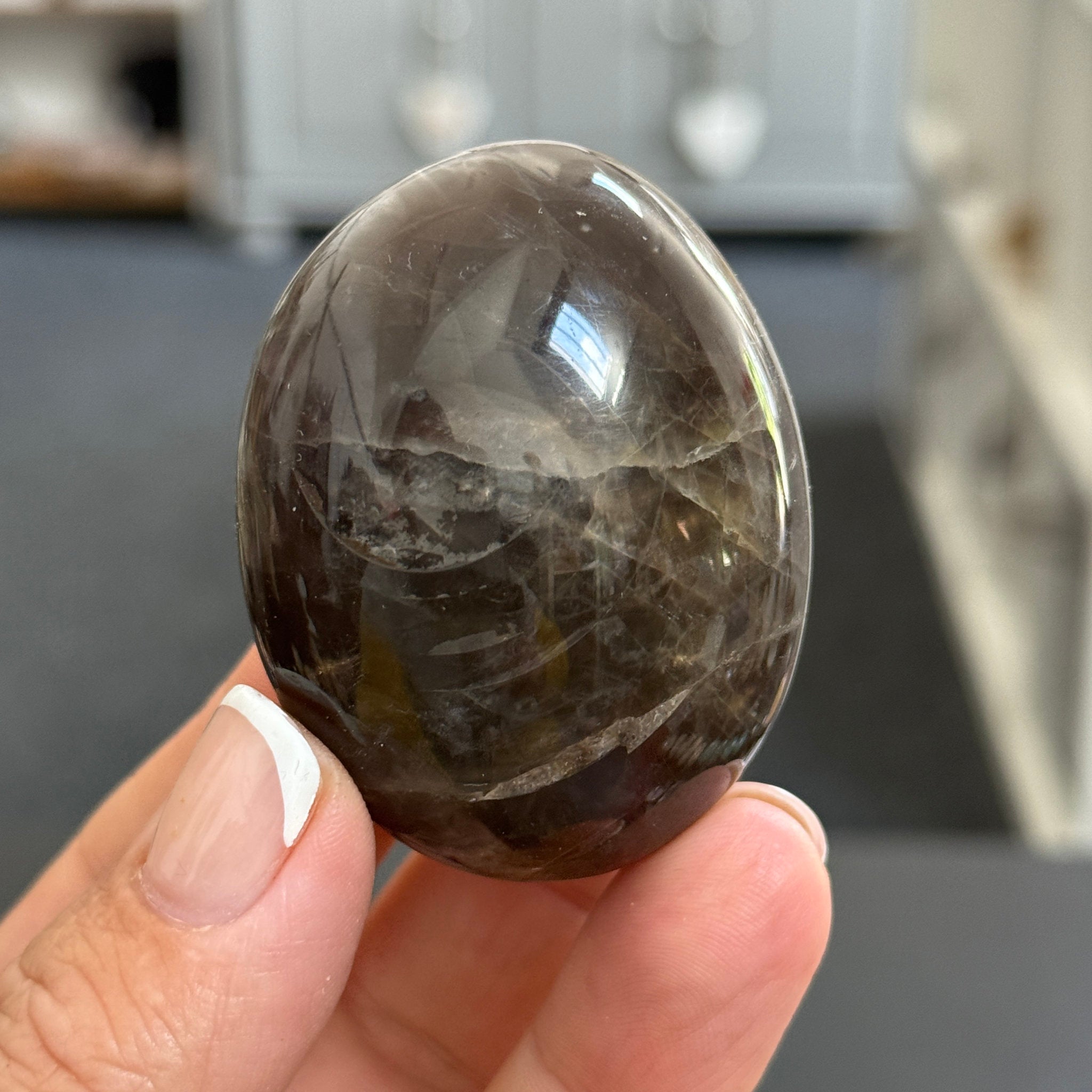 🌑 Black Moonstone Palmstone – Madagascar