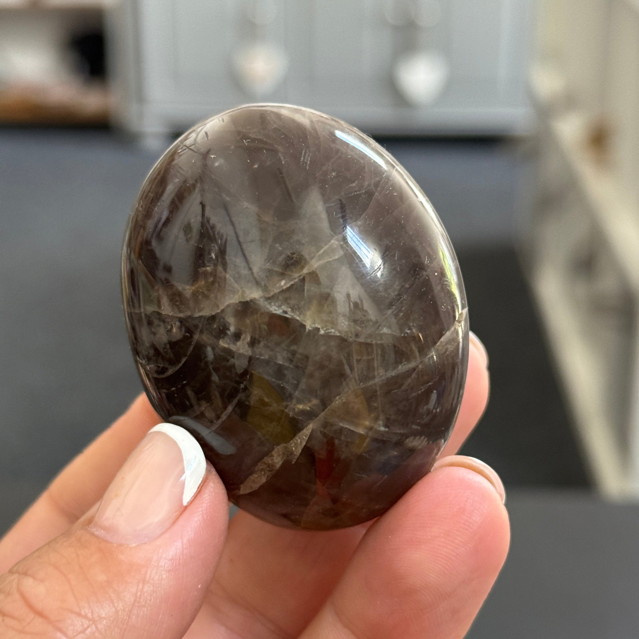 🌑 Black Moonstone Palmstone – Madagascar