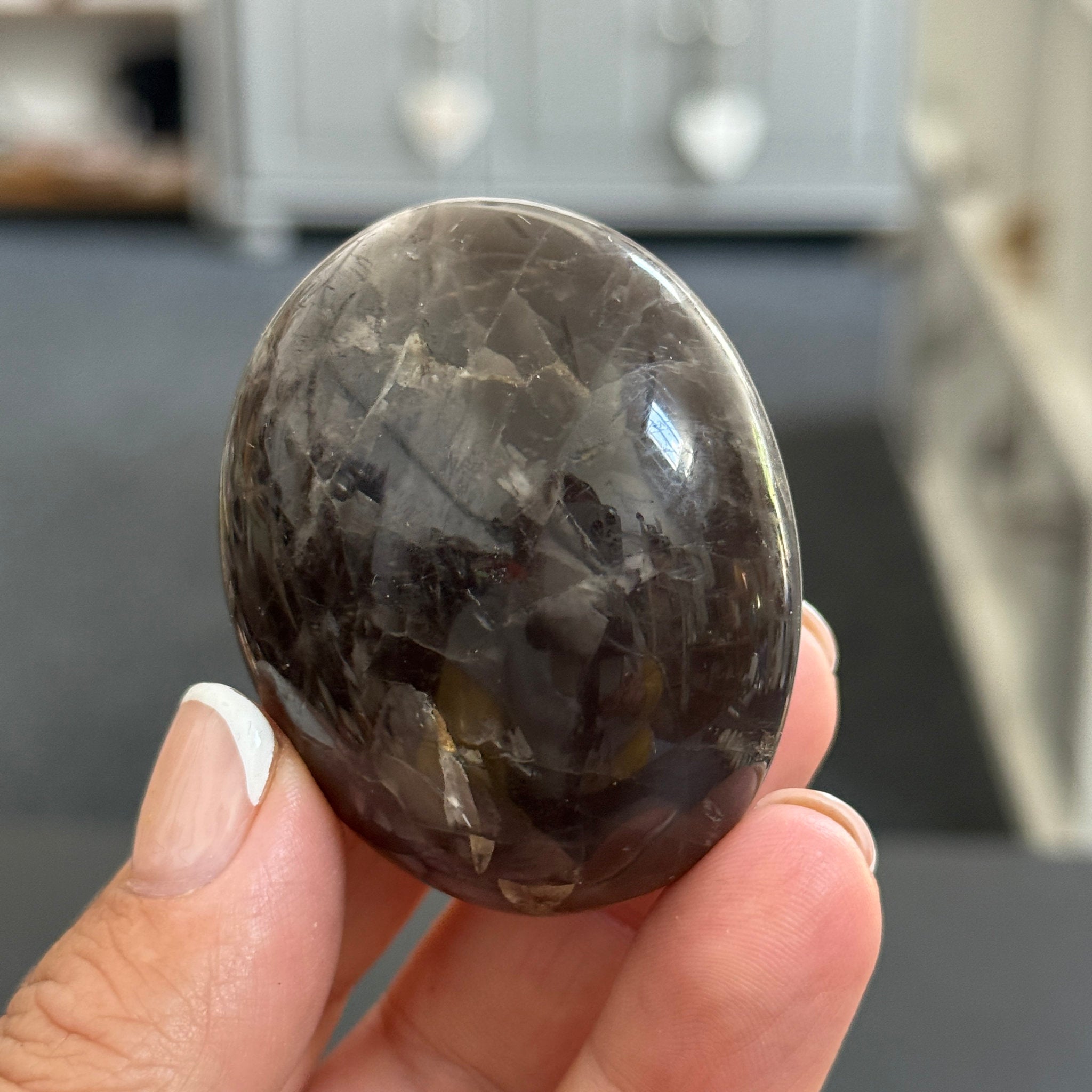 🌑 Black Moonstone Palmstone – Madagascar