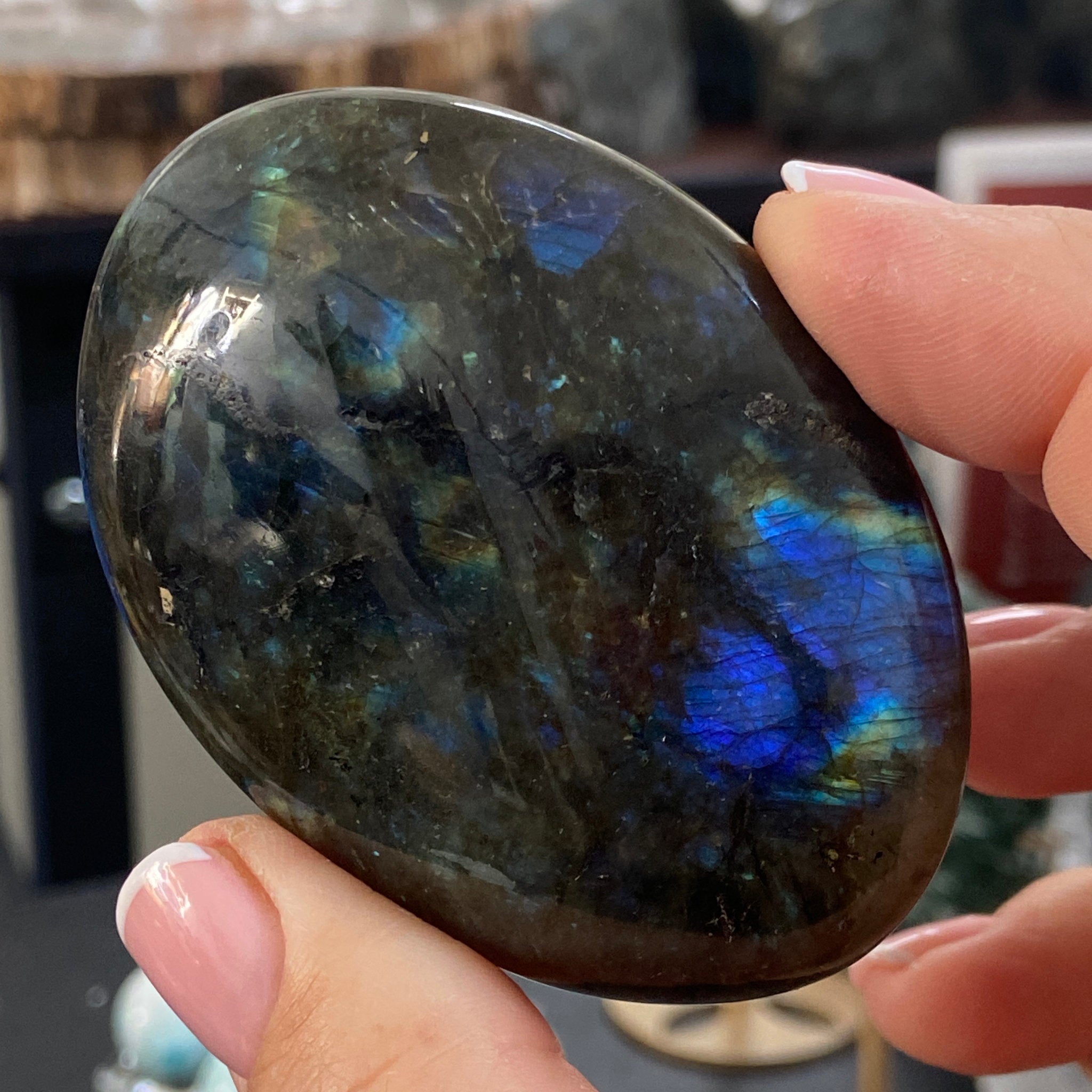 Labradorite Palmstone - Madagascar
