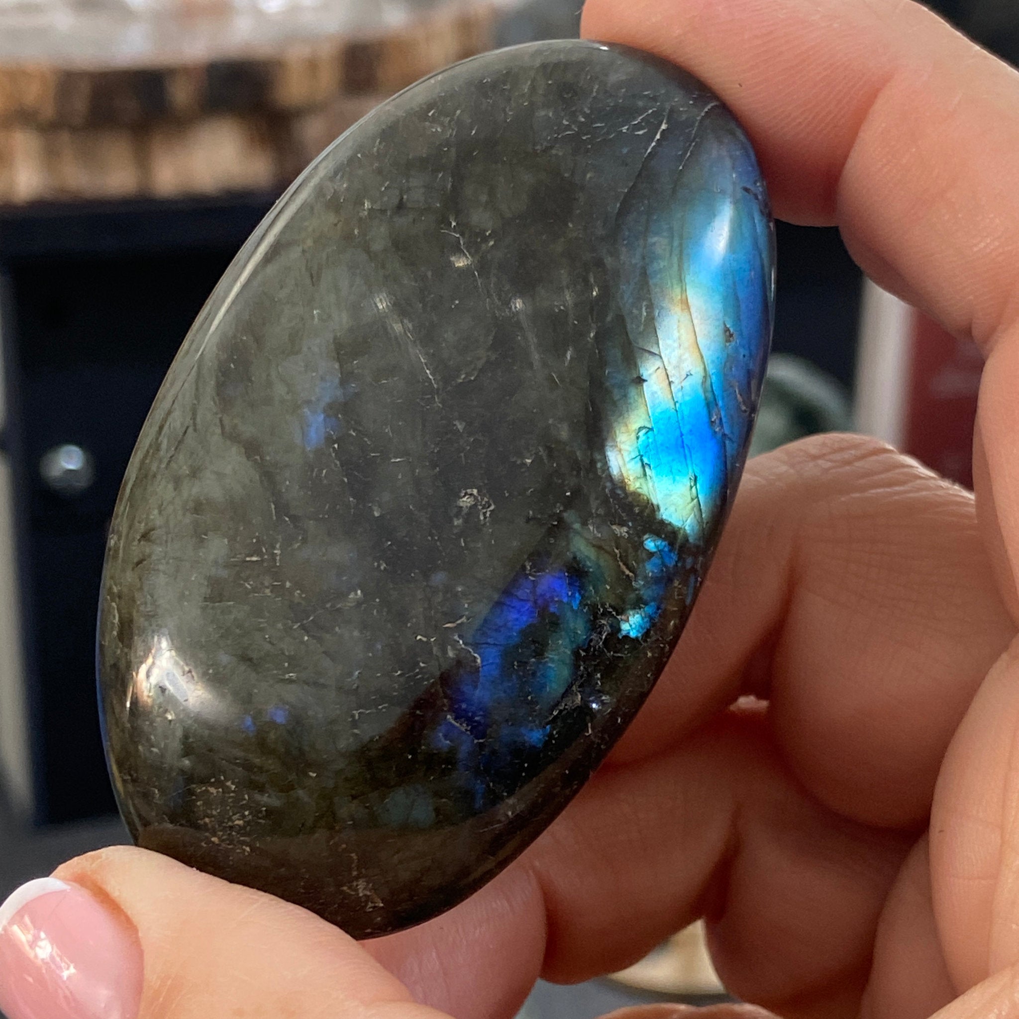 Labradorite Palmstone - Madagascar