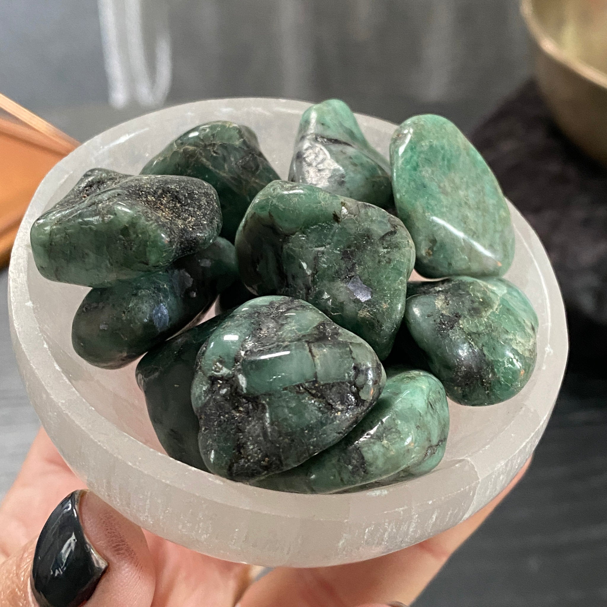 Emerald in matrix tumbled stones