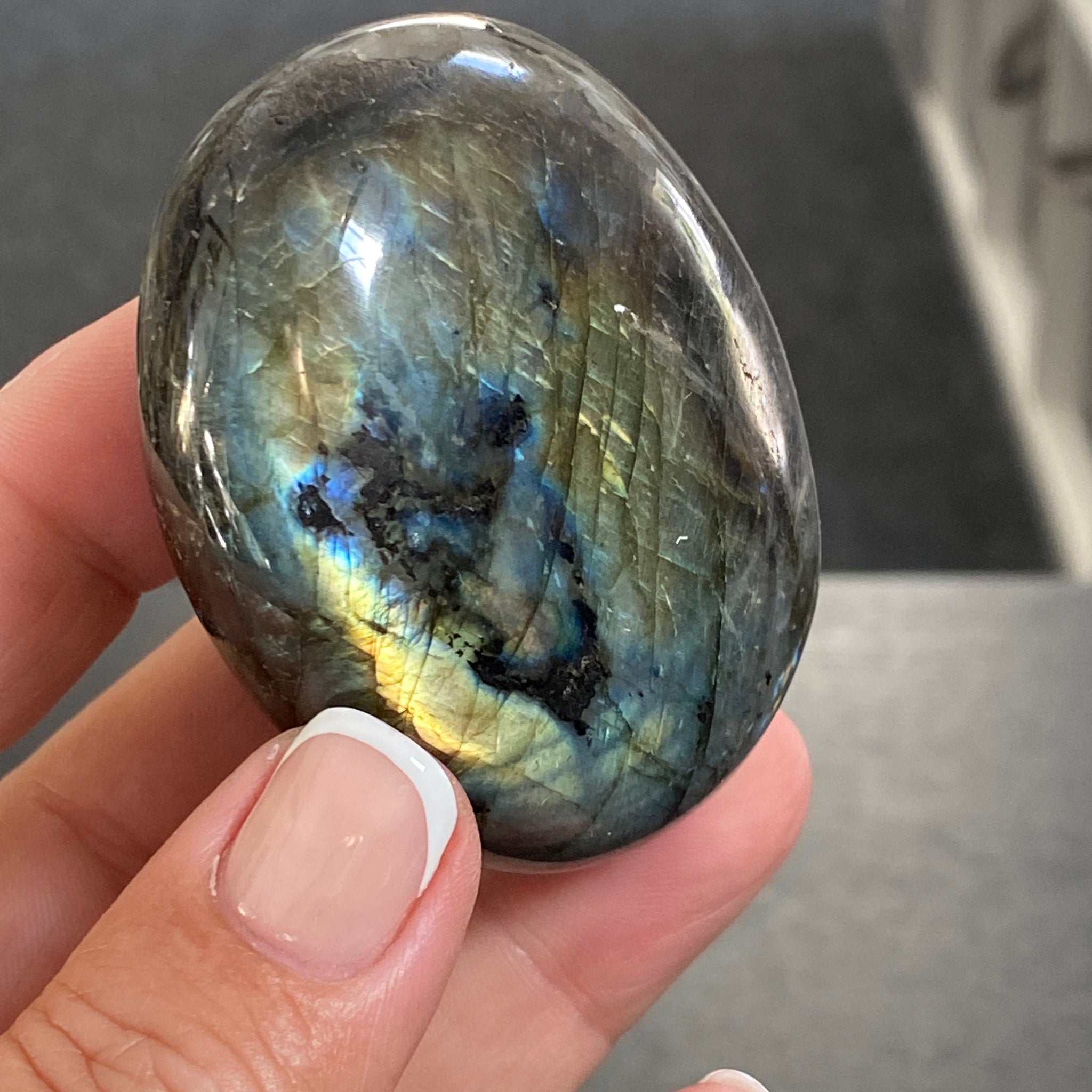 🦋 Madagascan ‘Papillon’ Labradorite Palm Stone