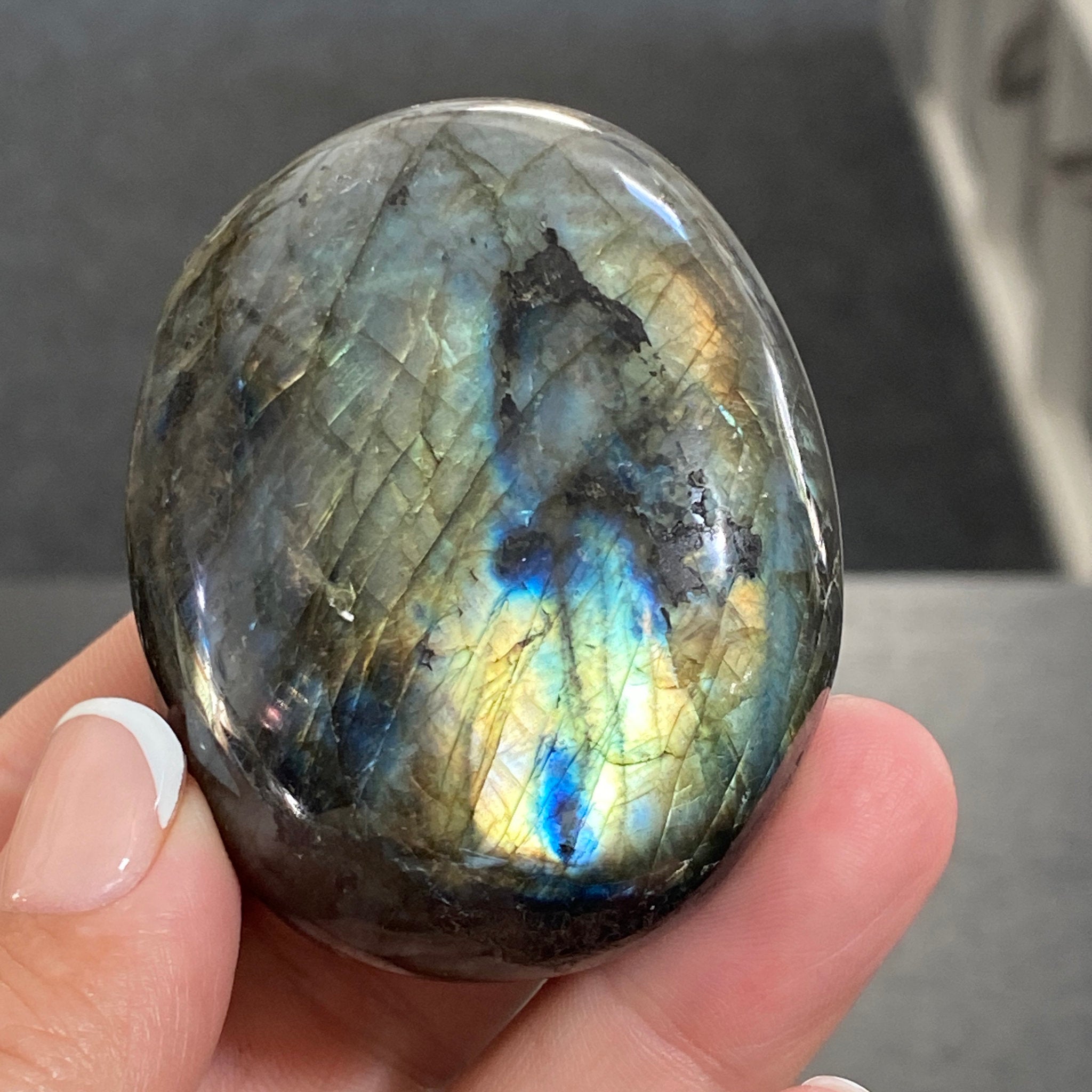 🦋 Madagascan ‘Papillon’ Labradorite Palm Stone