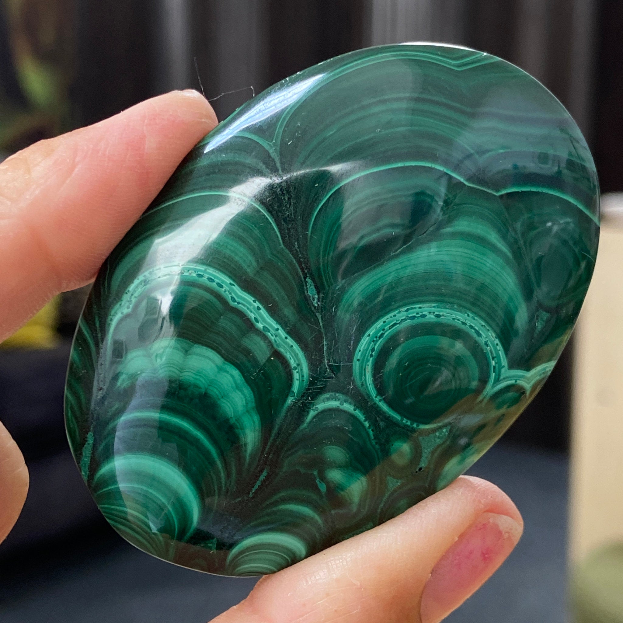 Hand Polished Malachite Palmstone – Peru