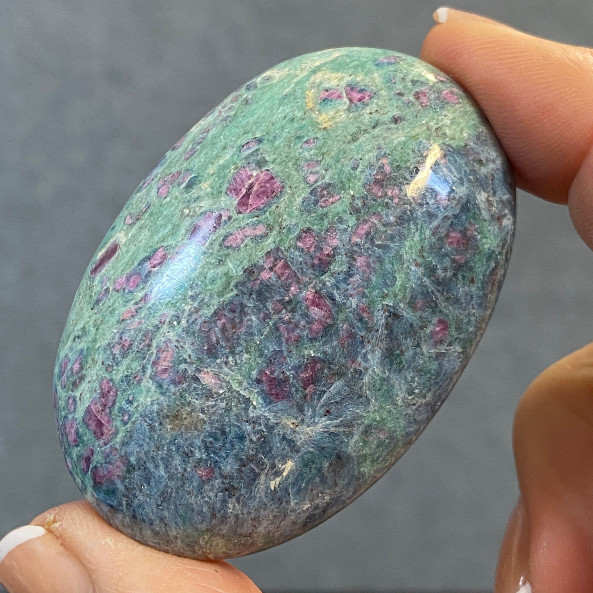 Ruby Fuchsite Palmstone with Kyanite – India