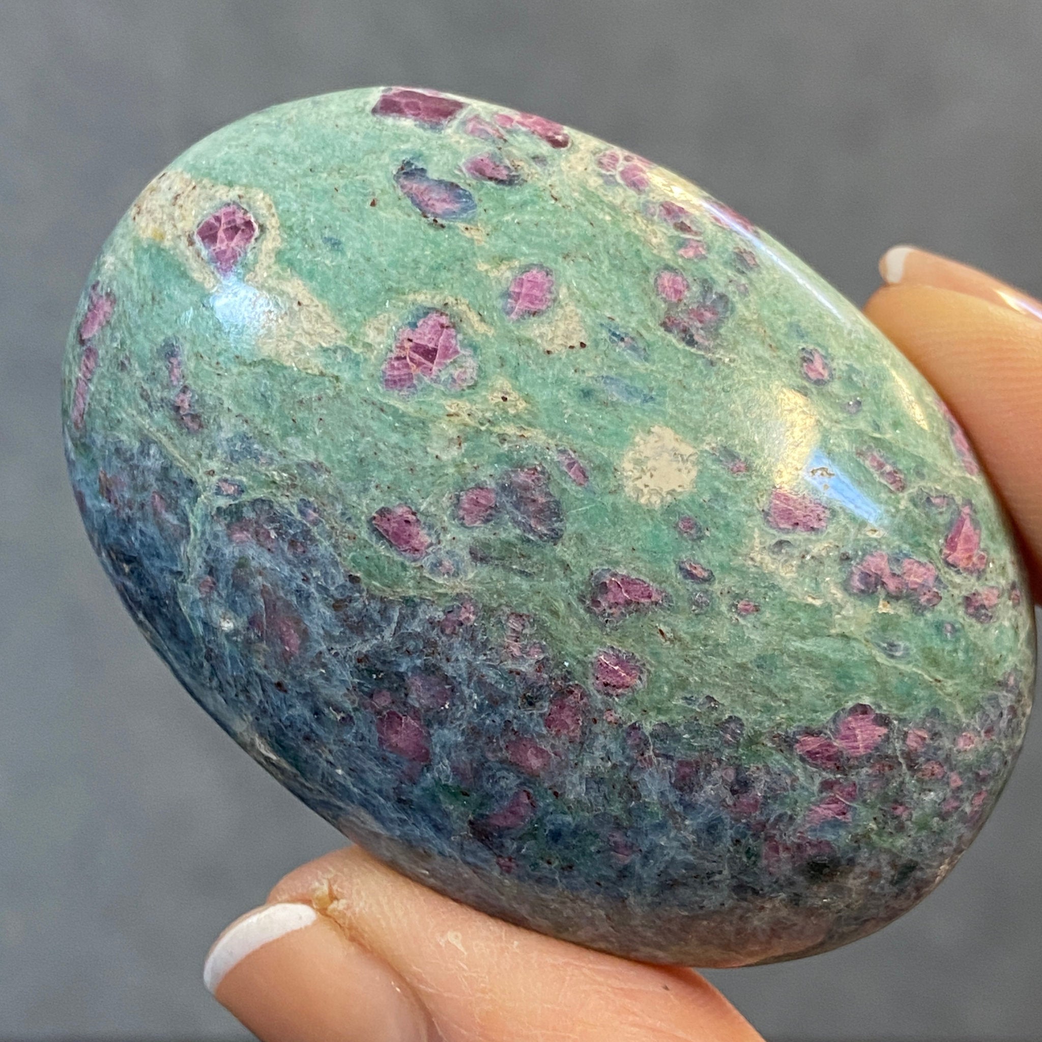Ruby Fuchsite Palmstone with Kyanite – India