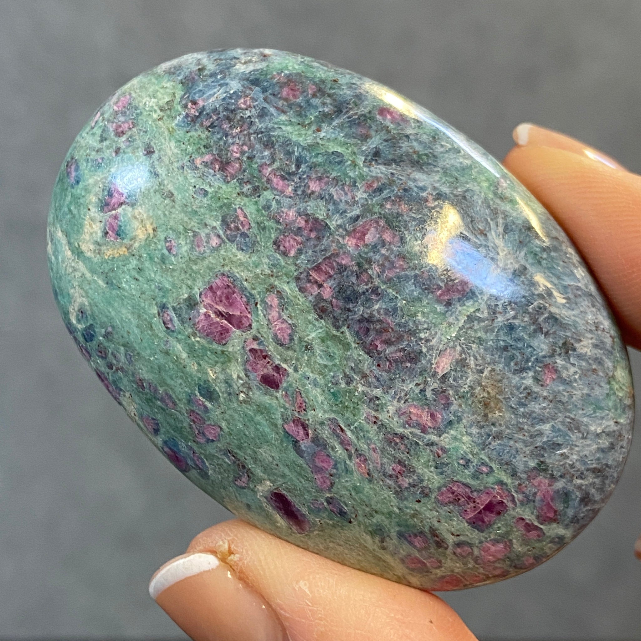 Ruby Fuchsite Palmstone with Kyanite – India - Castle Rocks Cornwall